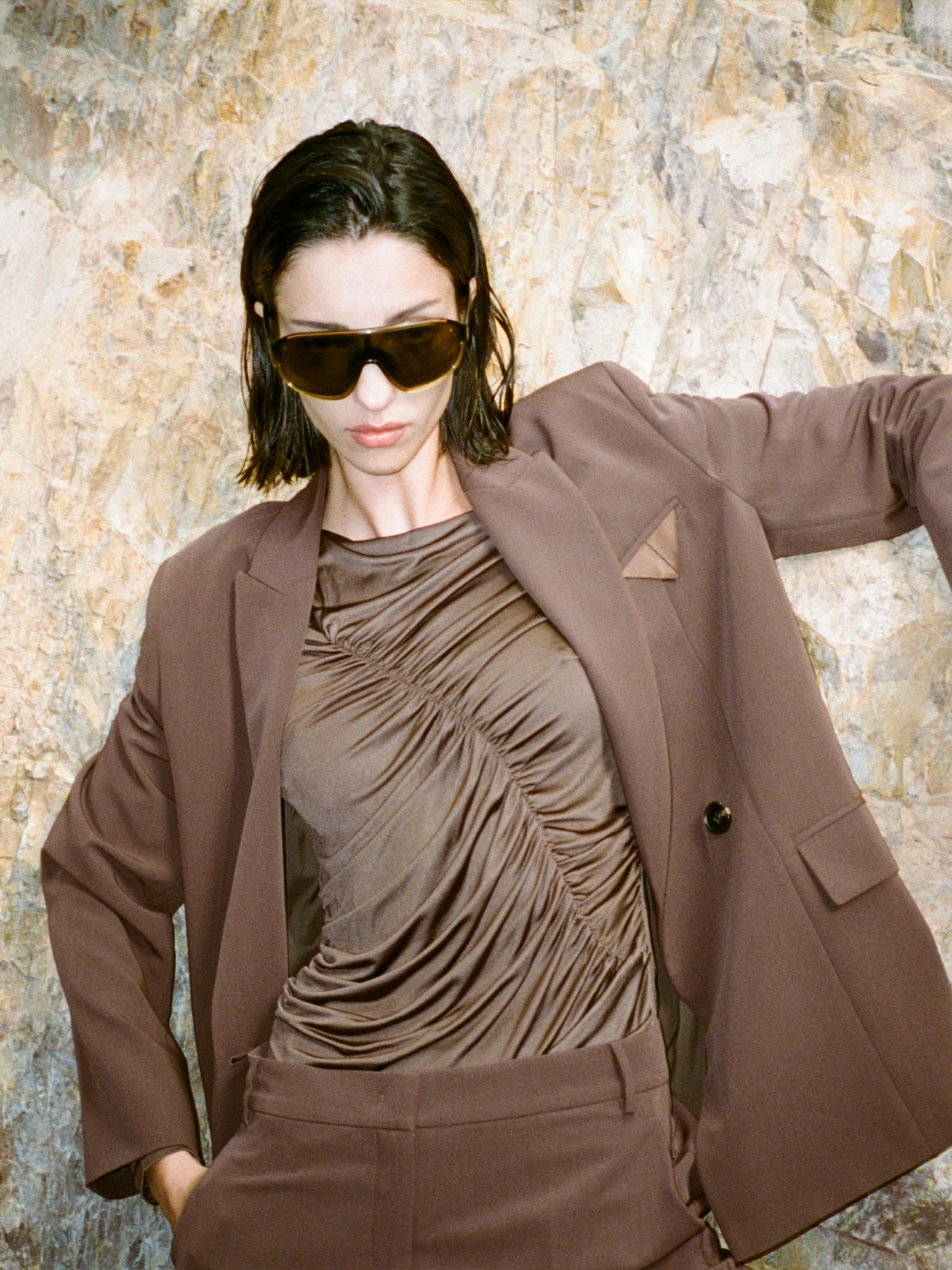 Kadın Koyu kahverengi Streç Viskozlu Düğme Detaylı Regular Fit Blazer Ceket