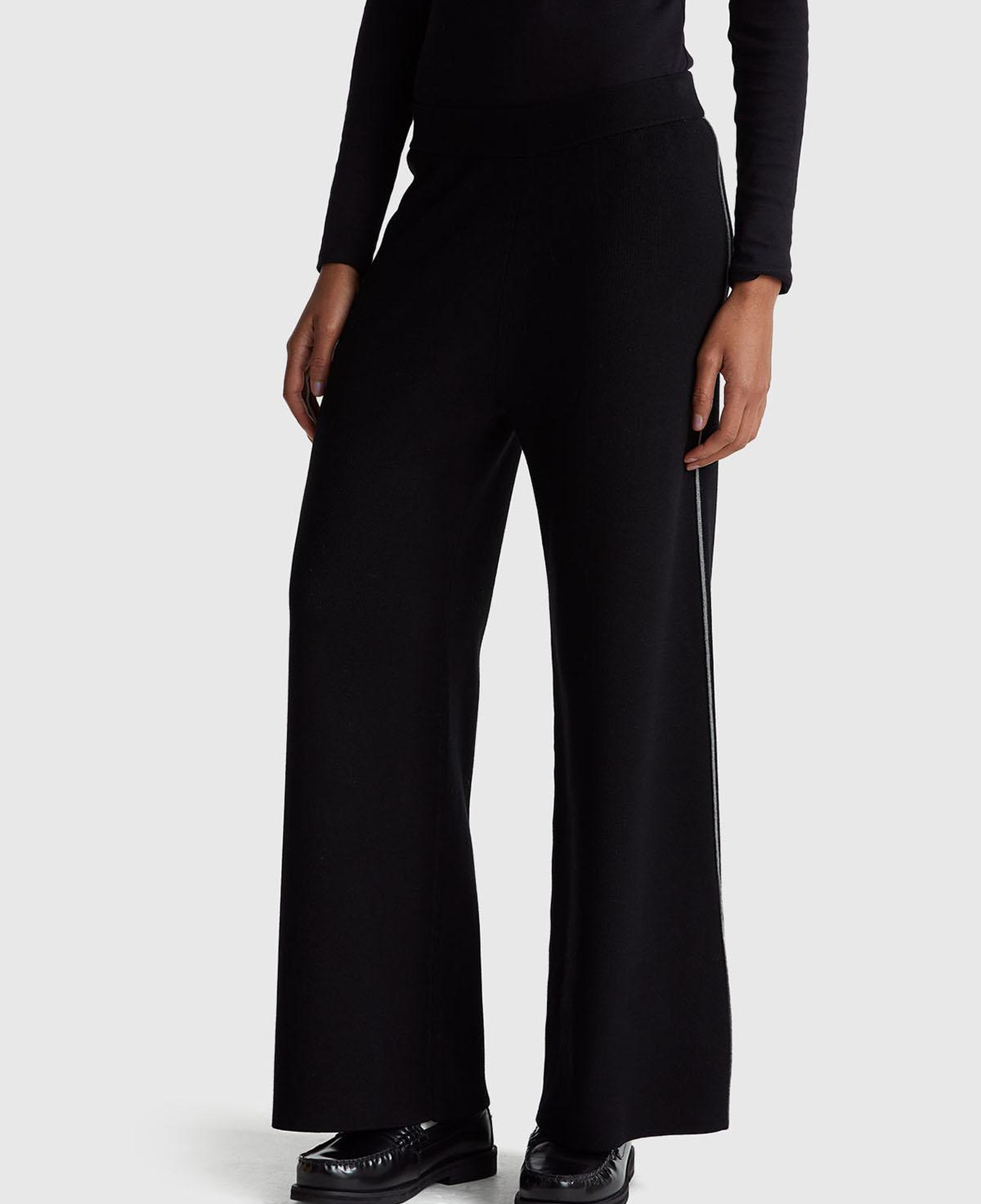 Kadın Siyah Viskoz Karışımlı Beli Lastikli Geniş Paça Pantolon
