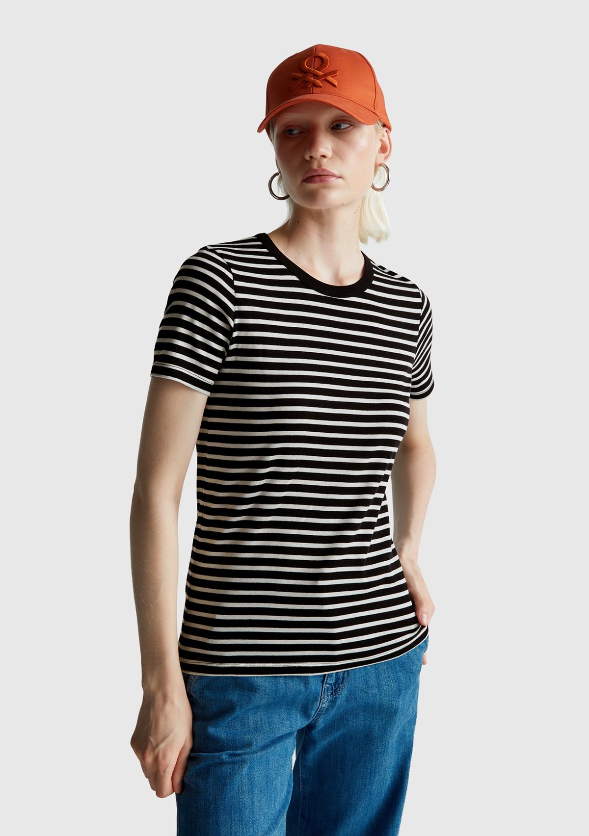 Kadın Siyah %100 Pamuk Sol Altı Logolu Çizgili Bisiklet Yaka T-Shirt