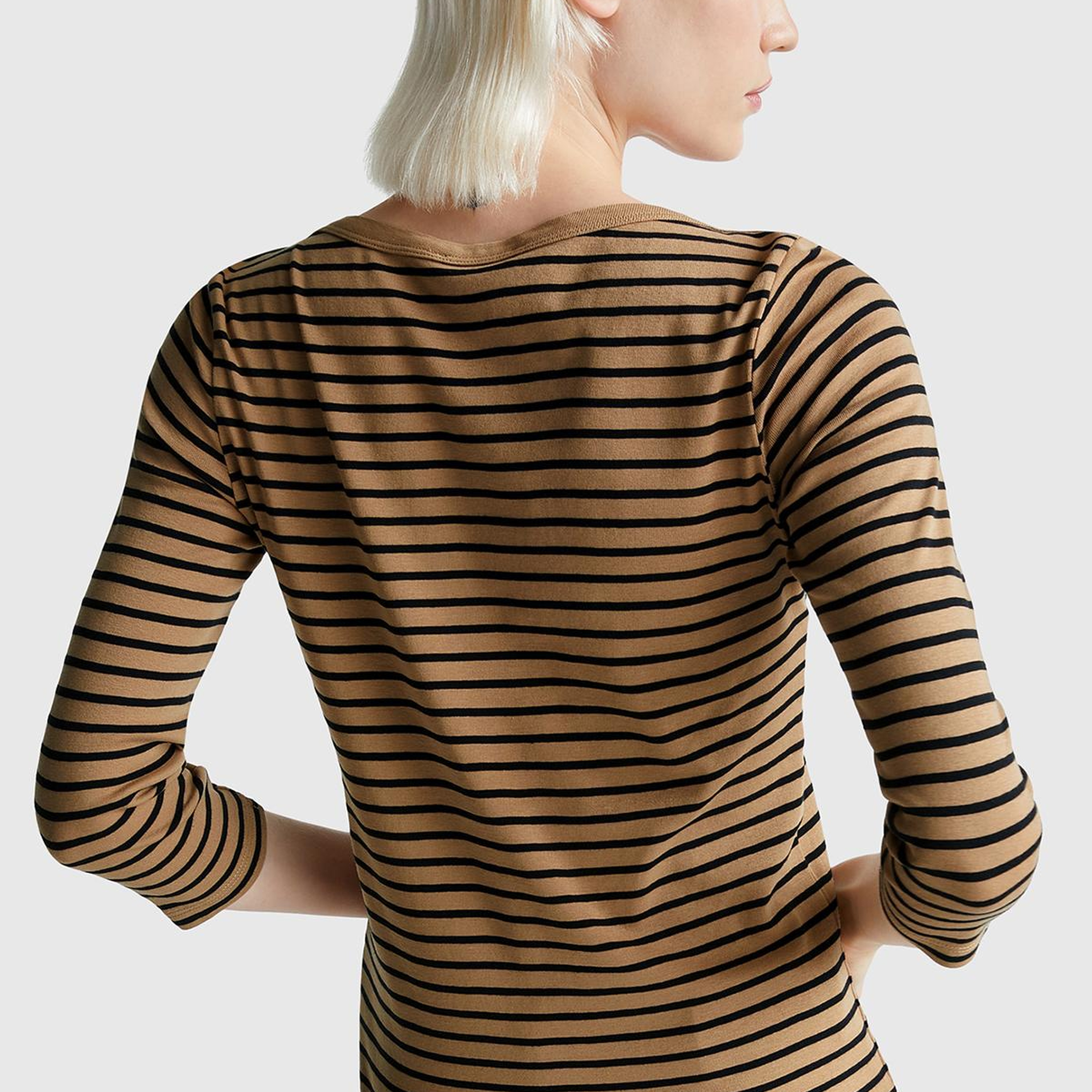 Kadın Kahverengi %100 Pamuk Çizgili Logolu Kayık Yaka Truvakar Kol T-Shirt