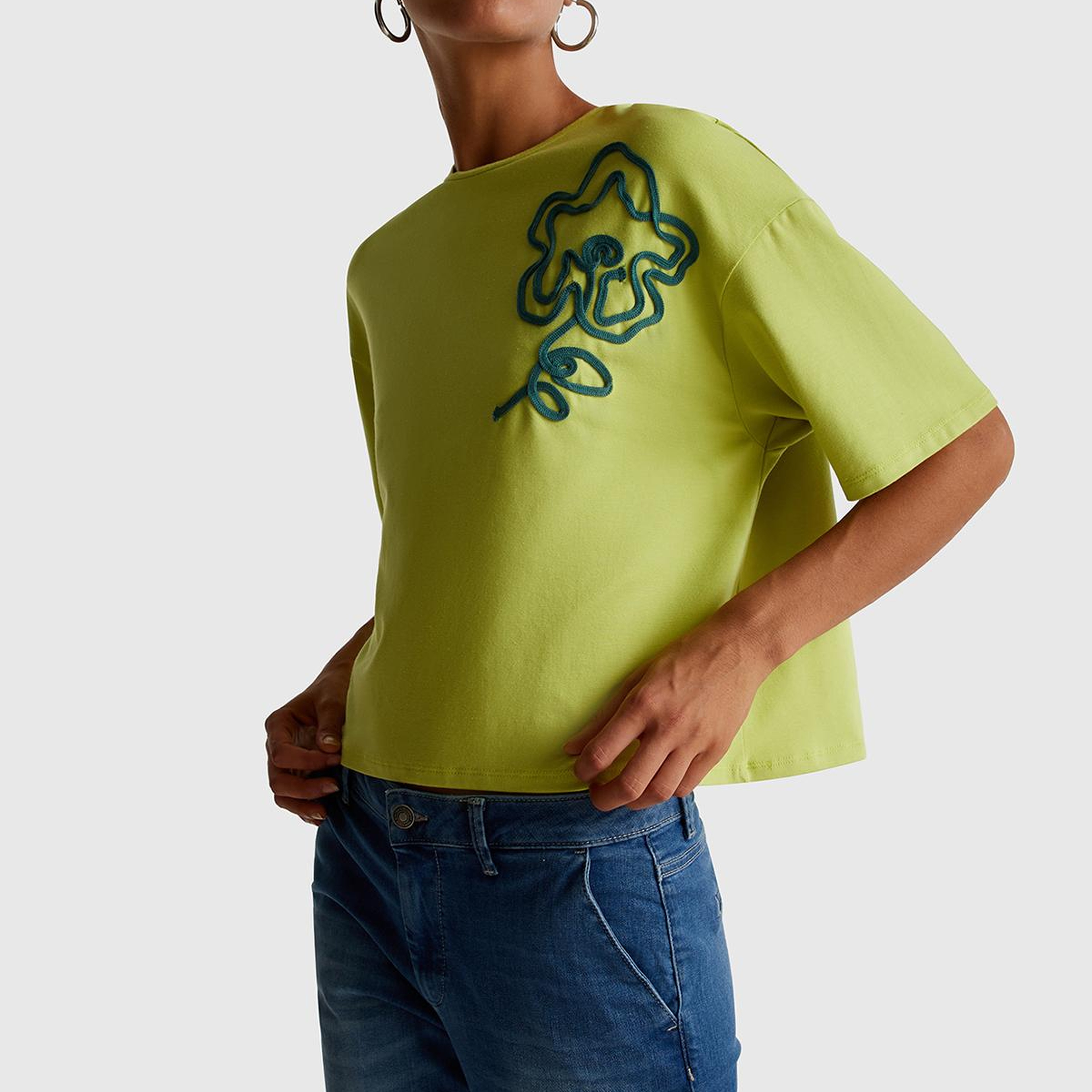 Kadın Açık Yeşil Koton Karışımlı Çiçek Aplikeli T-Shirt