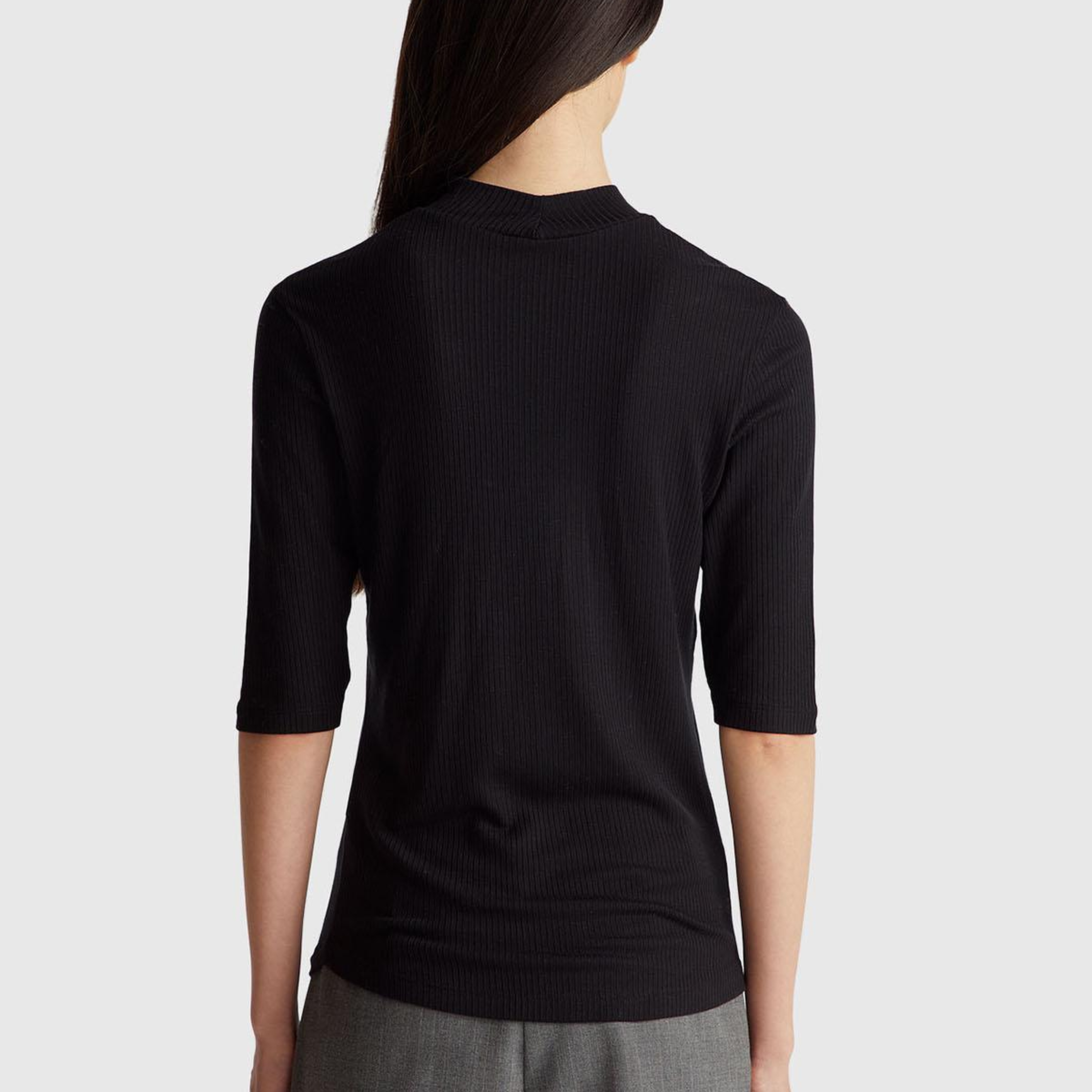 Kadın Siyah Liyosel Karşımlı Yarım Kol Slim Fit Dik Yaka T-Shirt