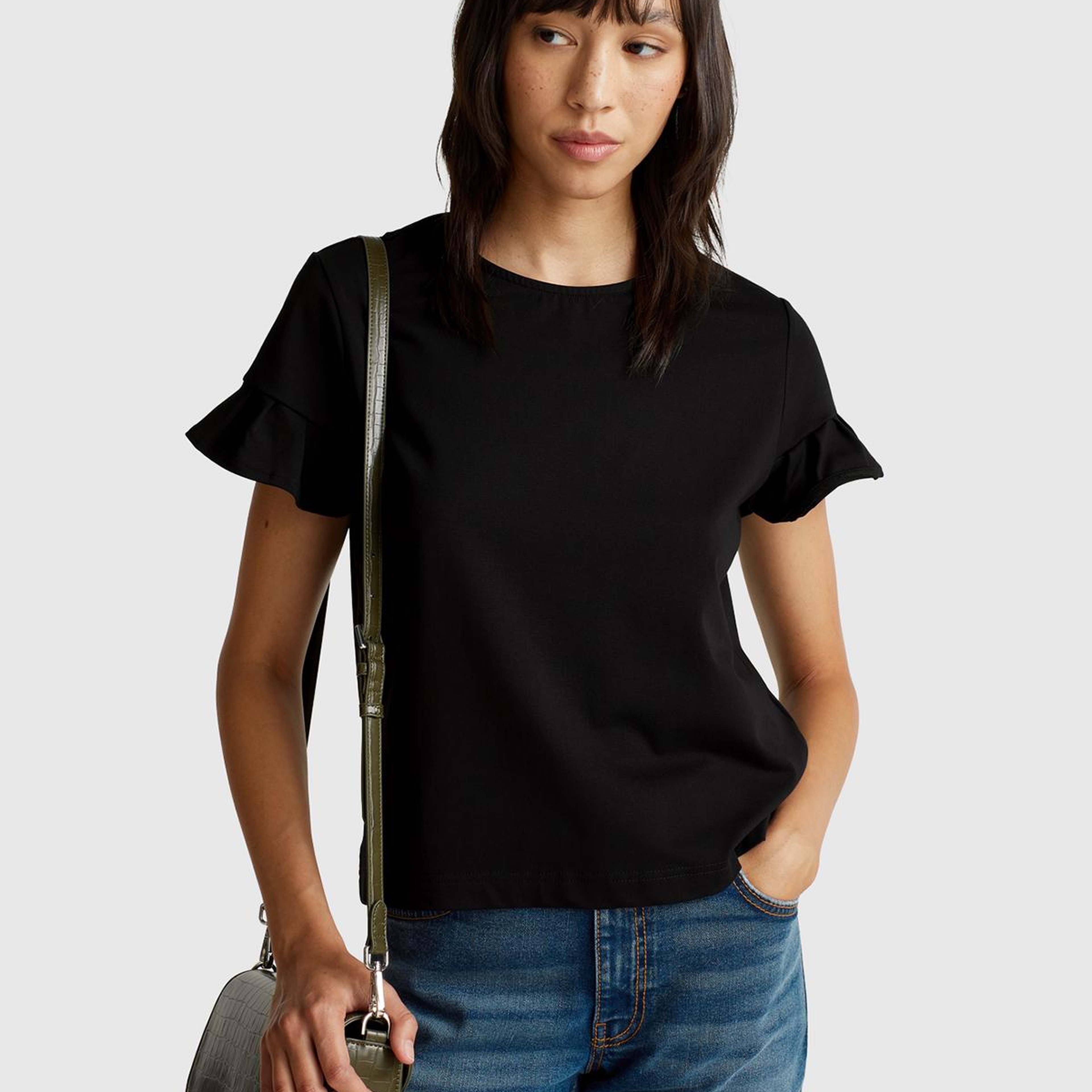 Kadın Siyah Koton Karışımlı Kolları Fırfır Detaylı T-Shirt