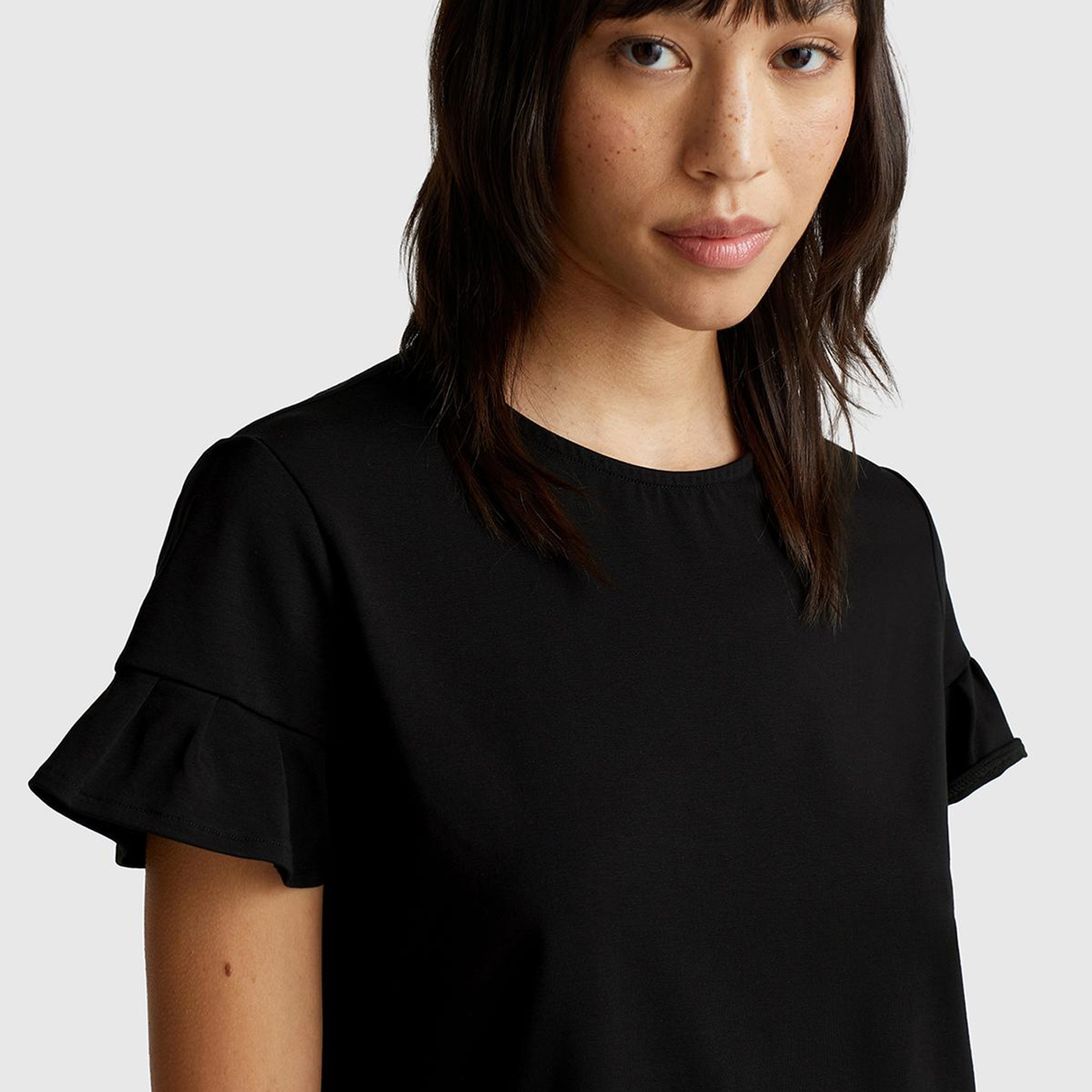 Kadın Siyah Koton Karışımlı Kolları Fırfır Detaylı T-Shirt