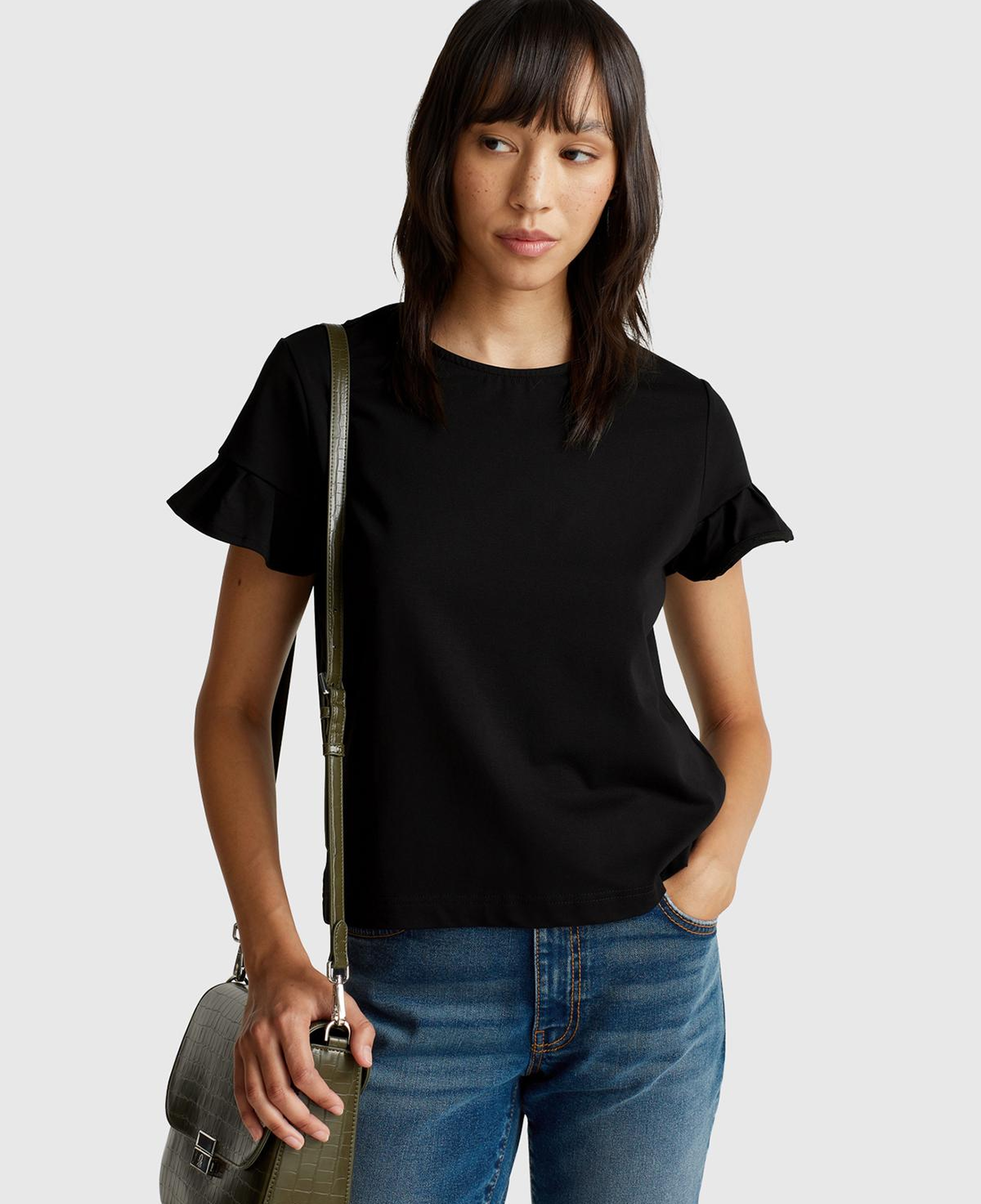 Kadın Siyah Koton Karışımlı Kolları Fırfır Detaylı T-Shirt