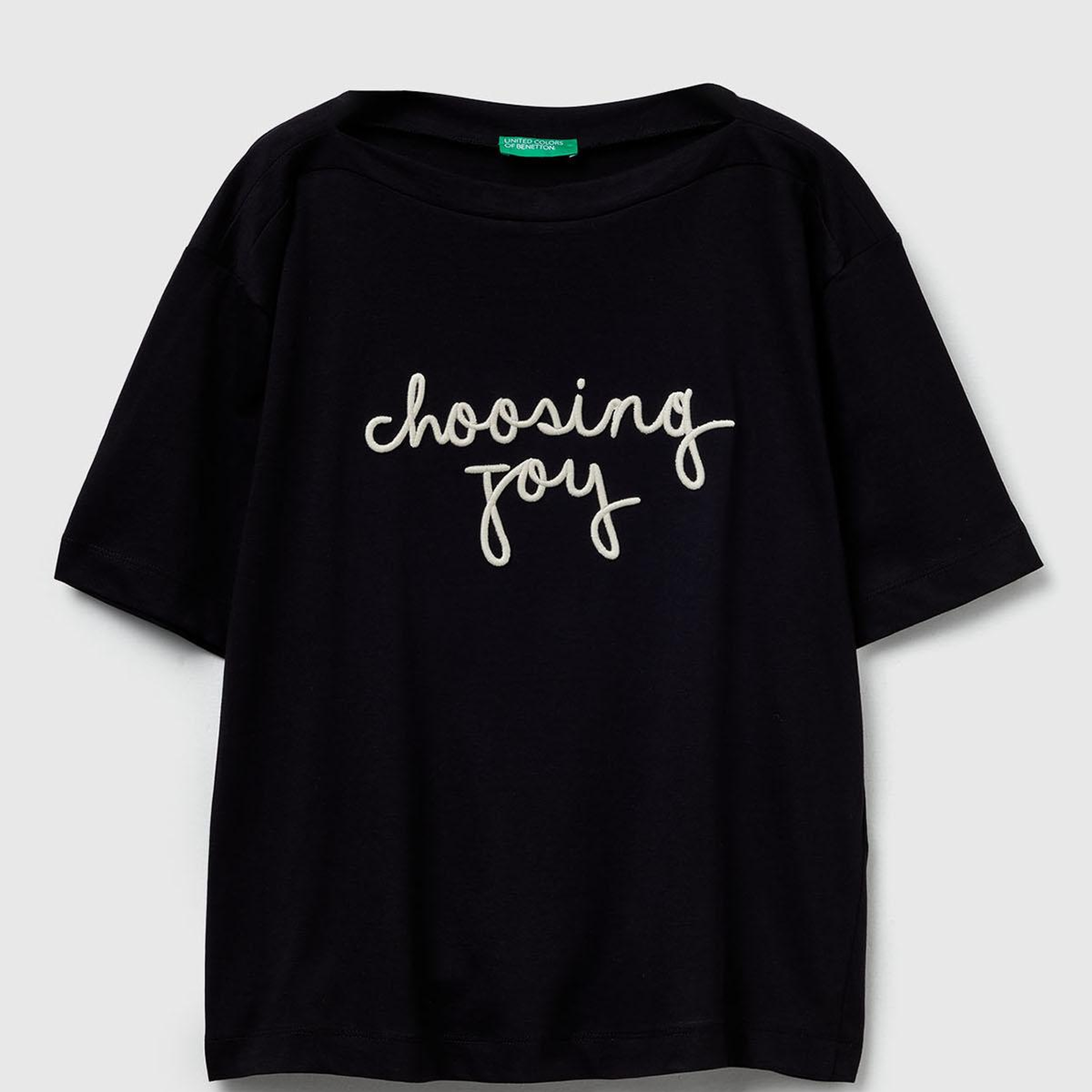 Kadın Siyah %100 Pamuk Önü Yazı İşlemeli Kayık Yaka T-Shirt