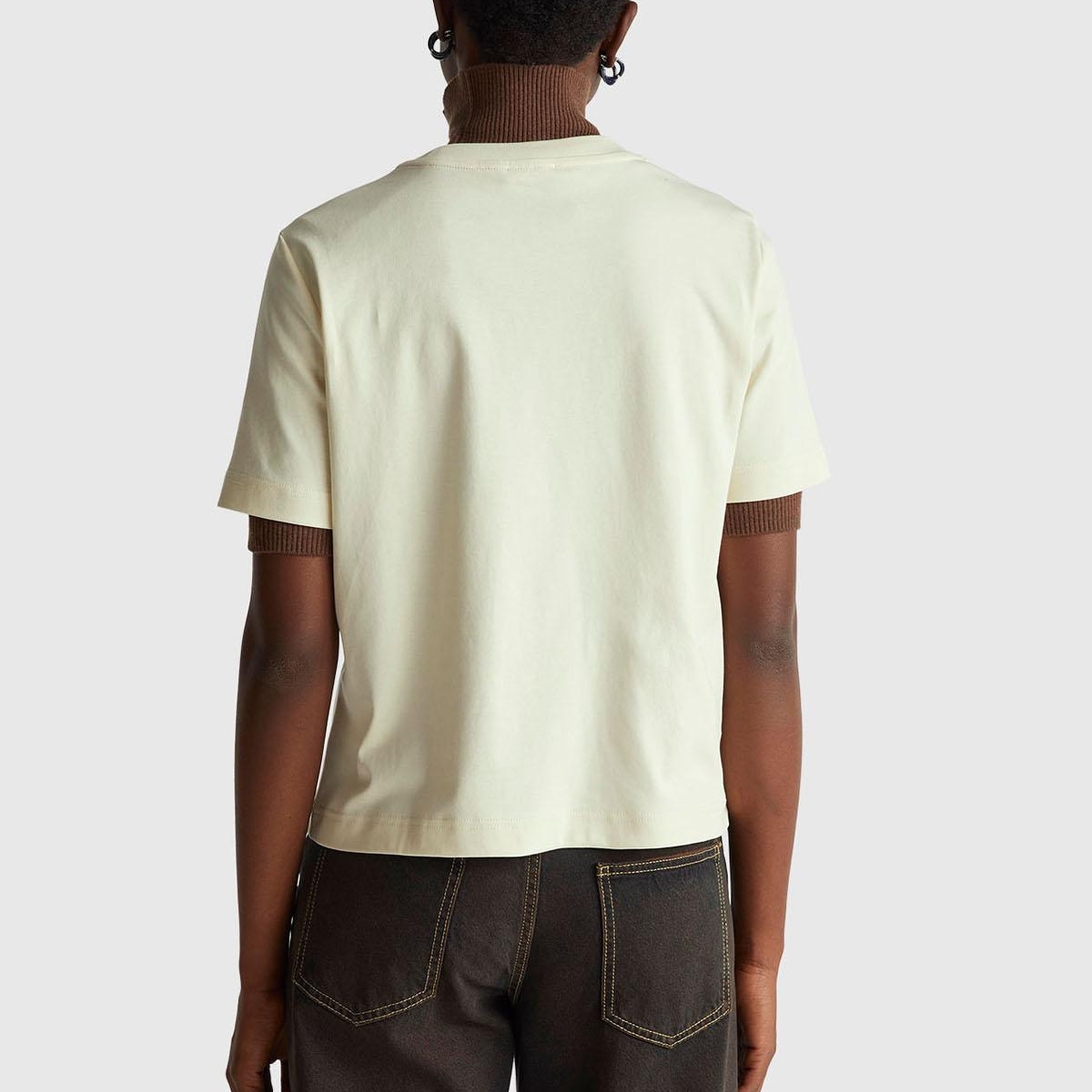 Kadın Krem Desenli %100 Pamuk Önü Çiçek İşlemeli Bisiklet Yaka T-Shirt