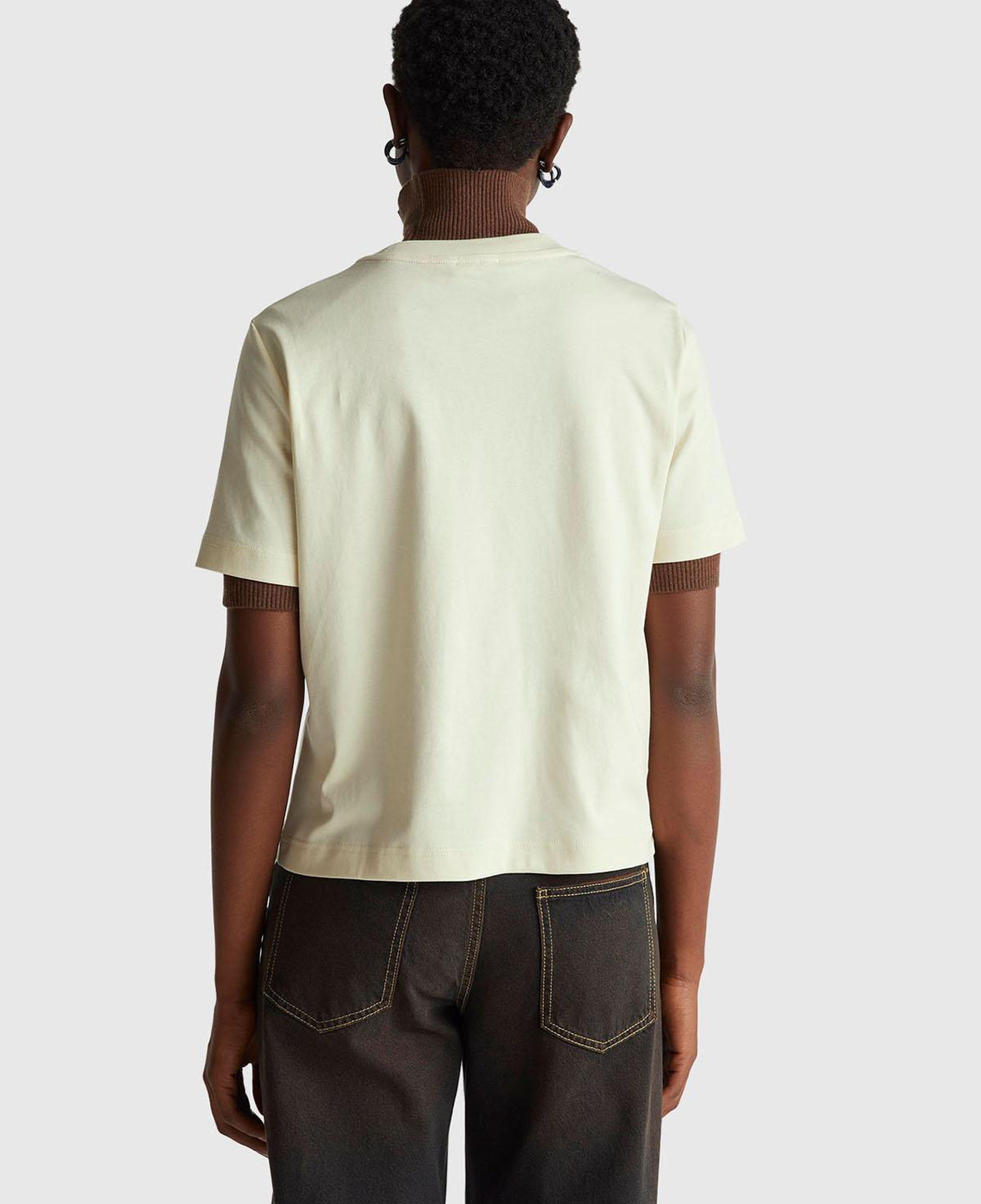 Kadın Krem Desenli %100 Pamuk Önü Çiçek İşlemeli Bisiklet Yaka T-Shirt