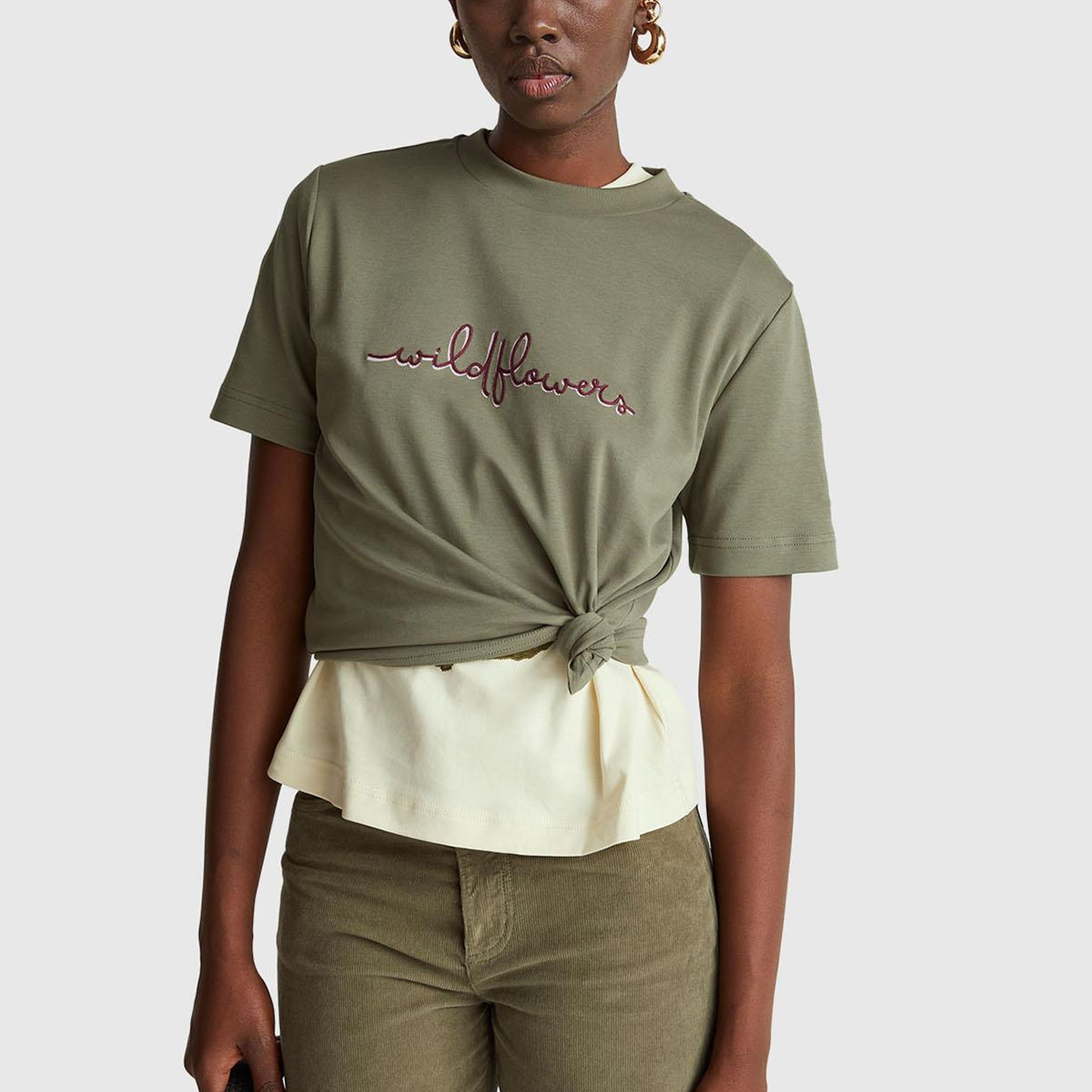 Kadın Haki %100 Pamuk Önü Çiçek İşlemeli Bisiklet Yaka T-Shirt
