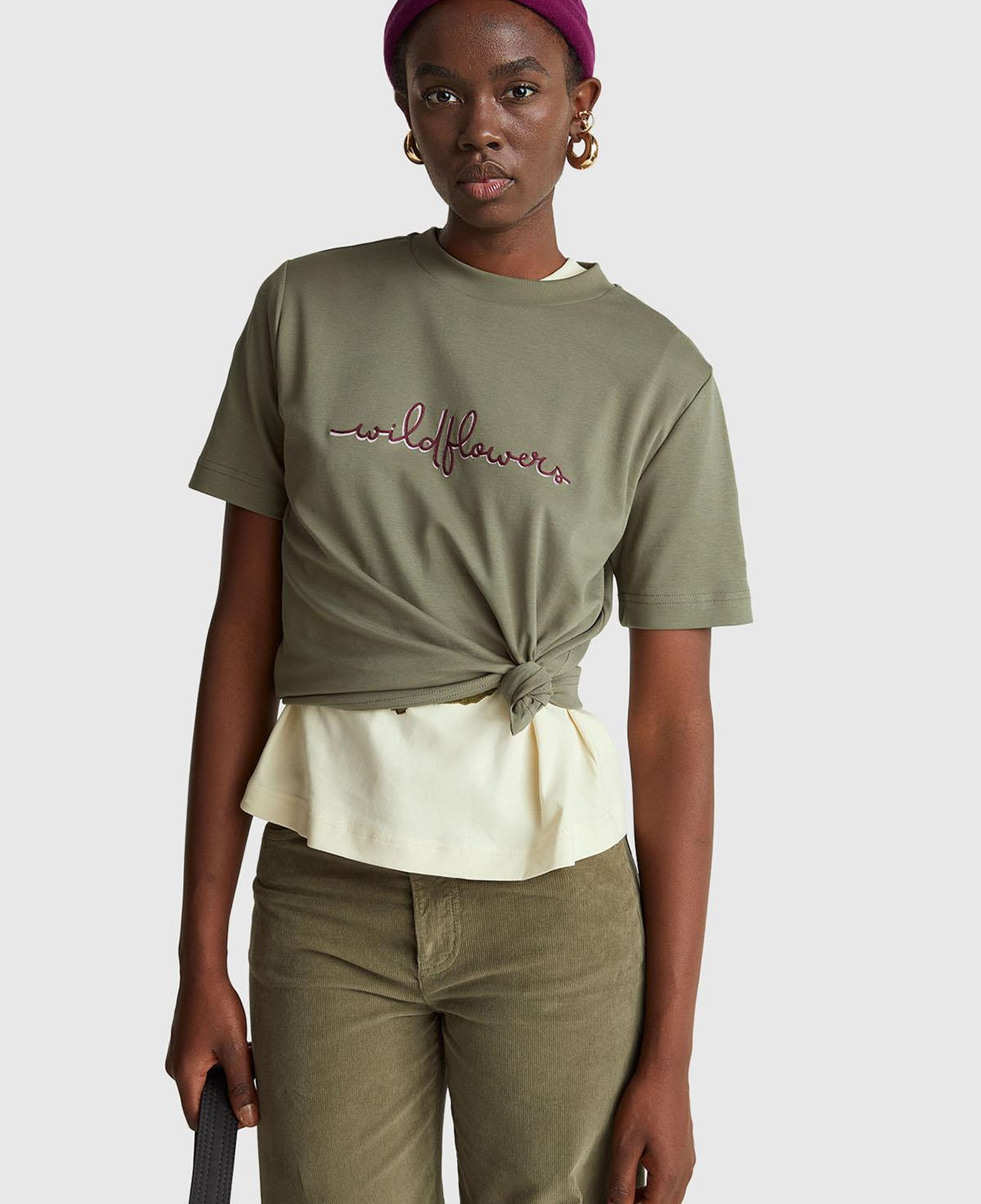 Kadın Haki %100 Pamuk Önü Çiçek İşlemeli Bisiklet Yaka T-Shirt