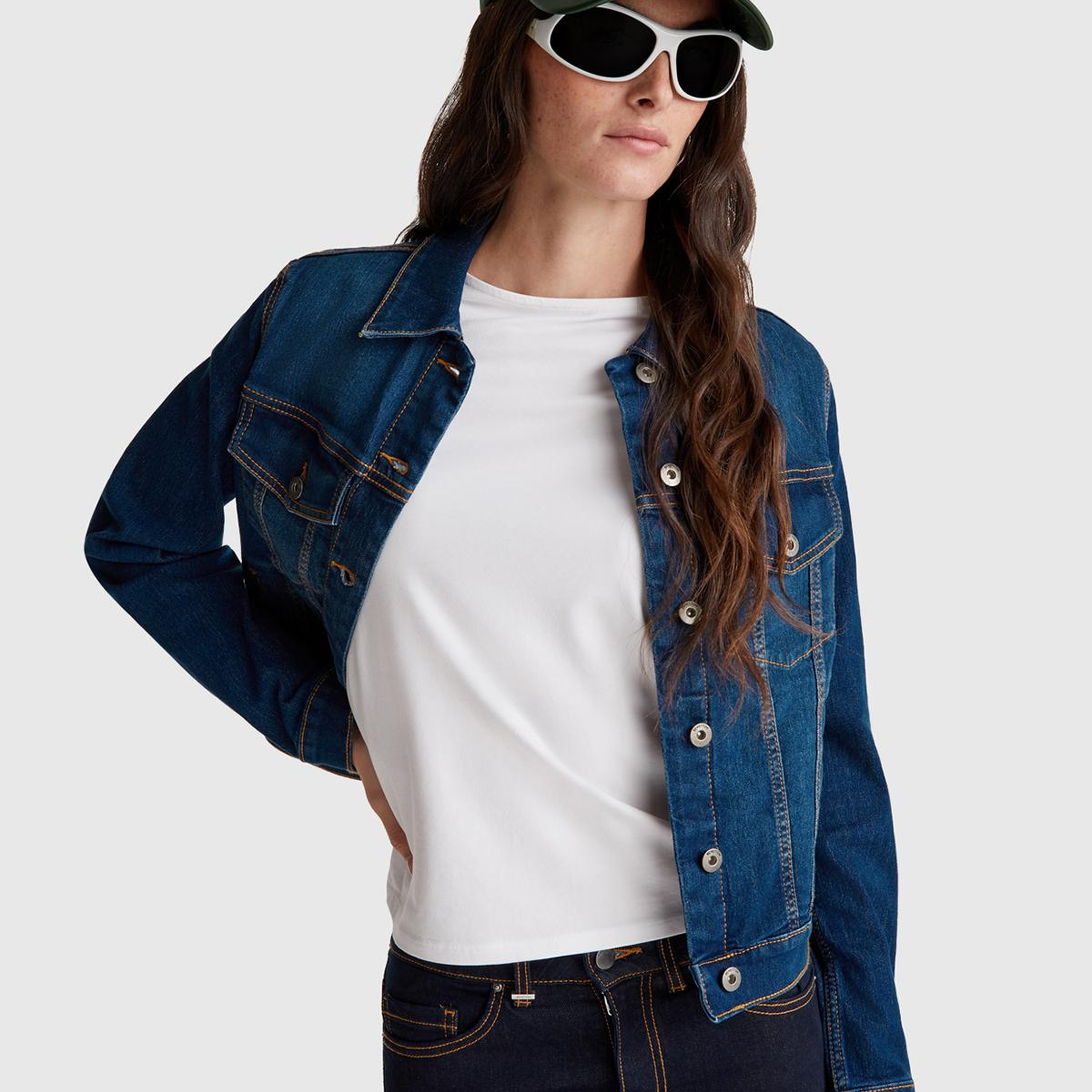 Kadın Beyaz Pamuk Karışımlı Örme Slim Fit Geniş Yaka T-Shirt