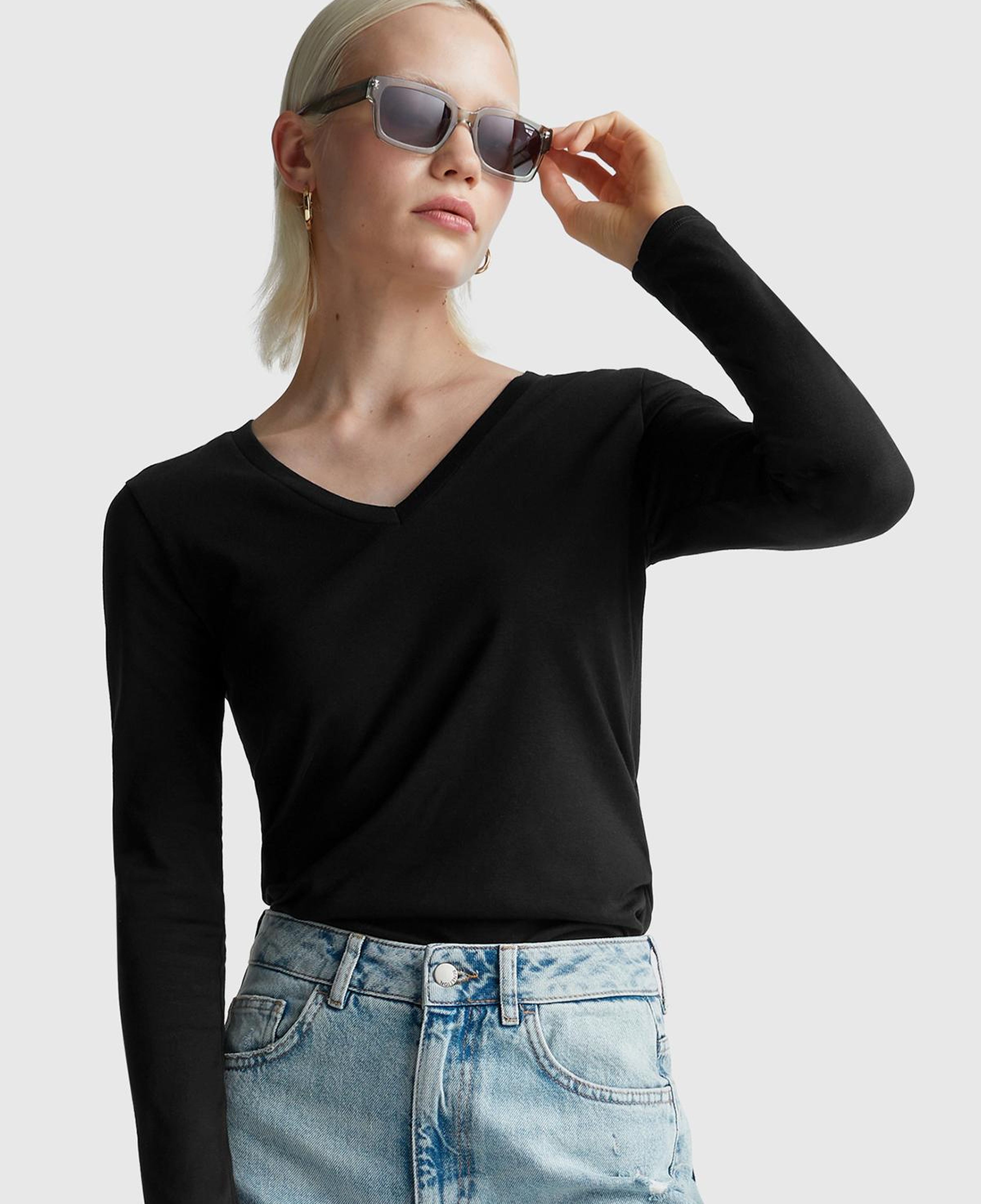 Kadın Siyah Basic V Yaka Uzun Kollu T-Shirt