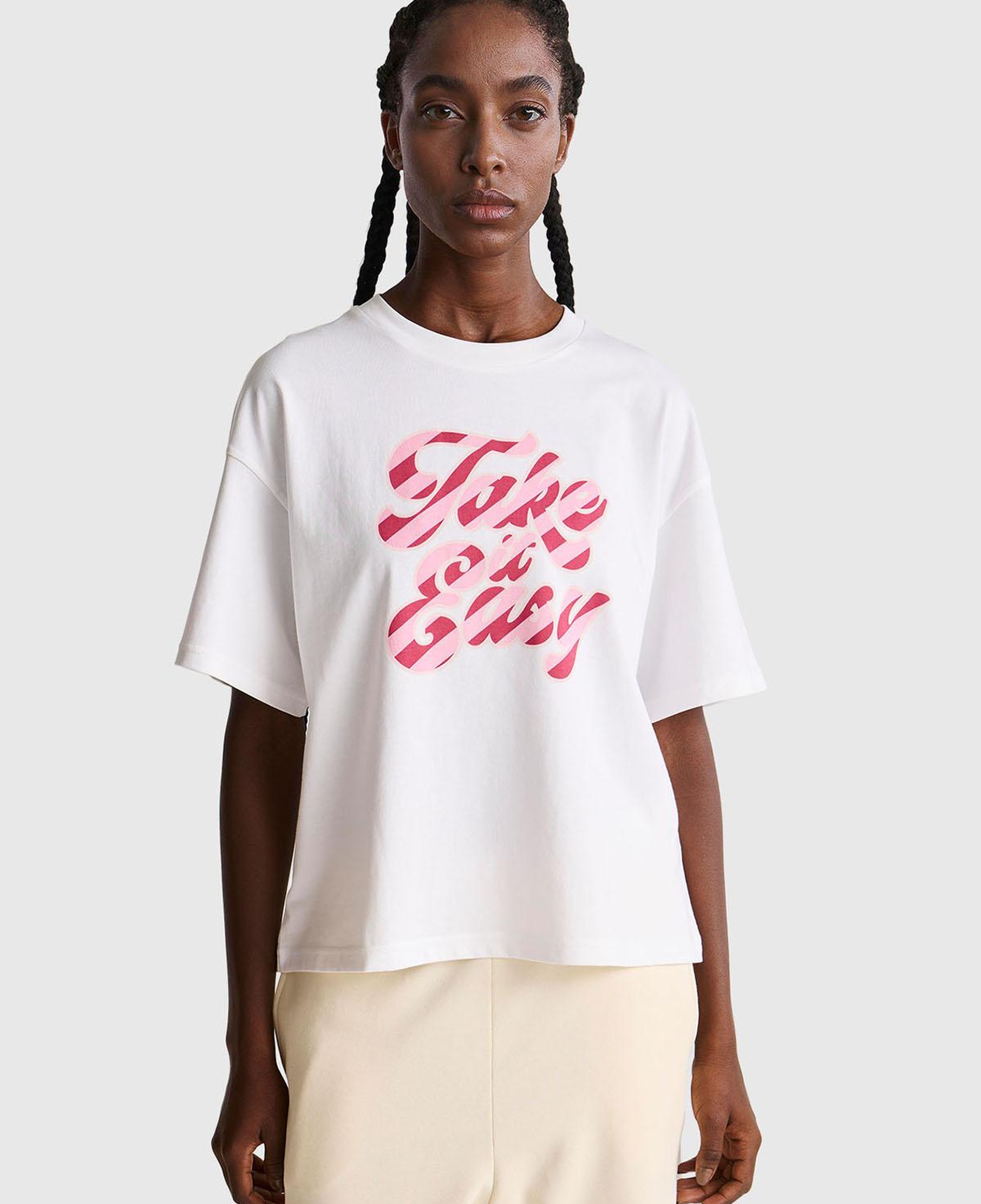 Kadın Beyaz-Pembe Yazılı %100 Pamuk Önü Yazı Baskılı Bisiklet Yaka T-Shirt