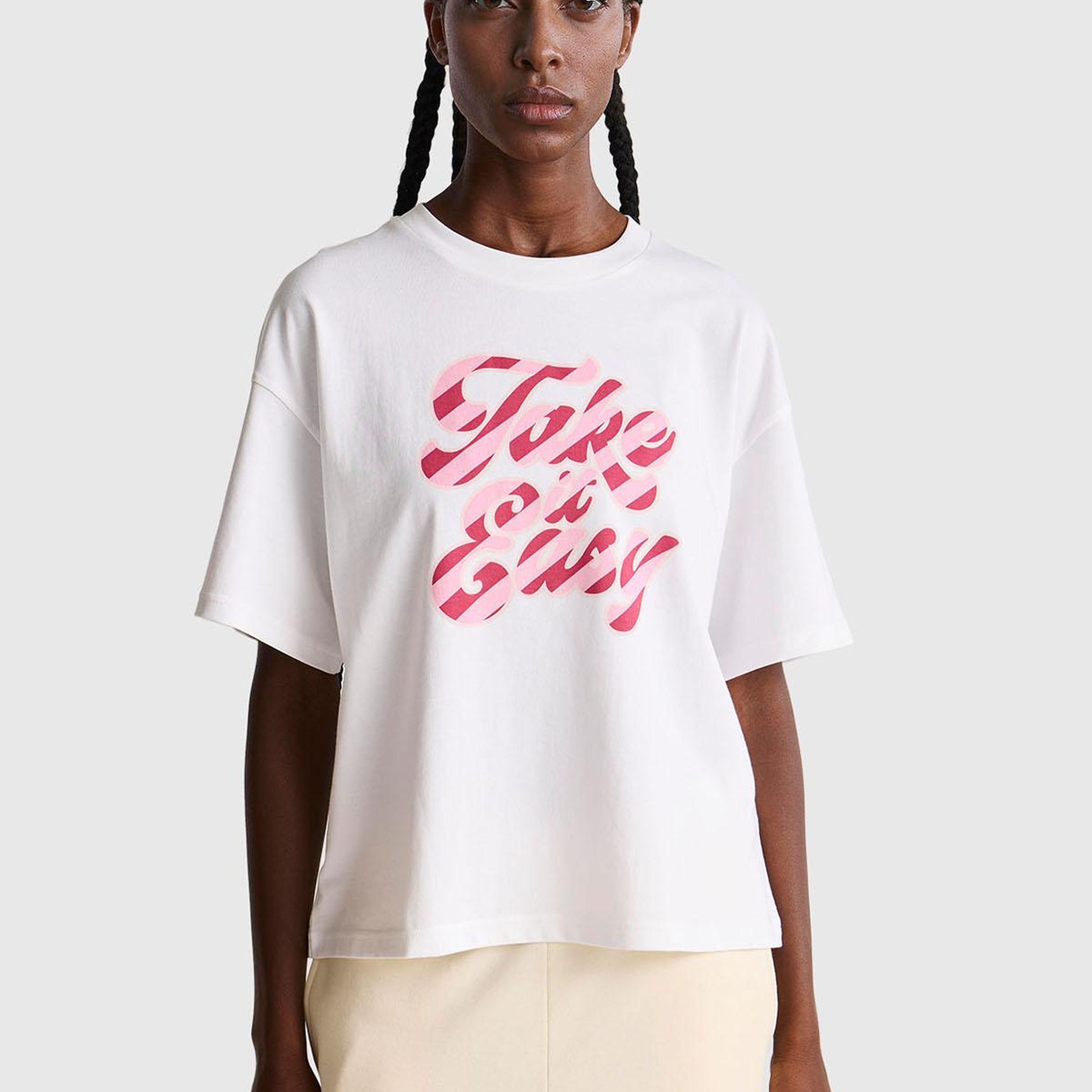Kadın Beyaz-Pembe Yazılı %100 Pamuk Önü Yazı Baskılı Bisiklet Yaka T-Shirt