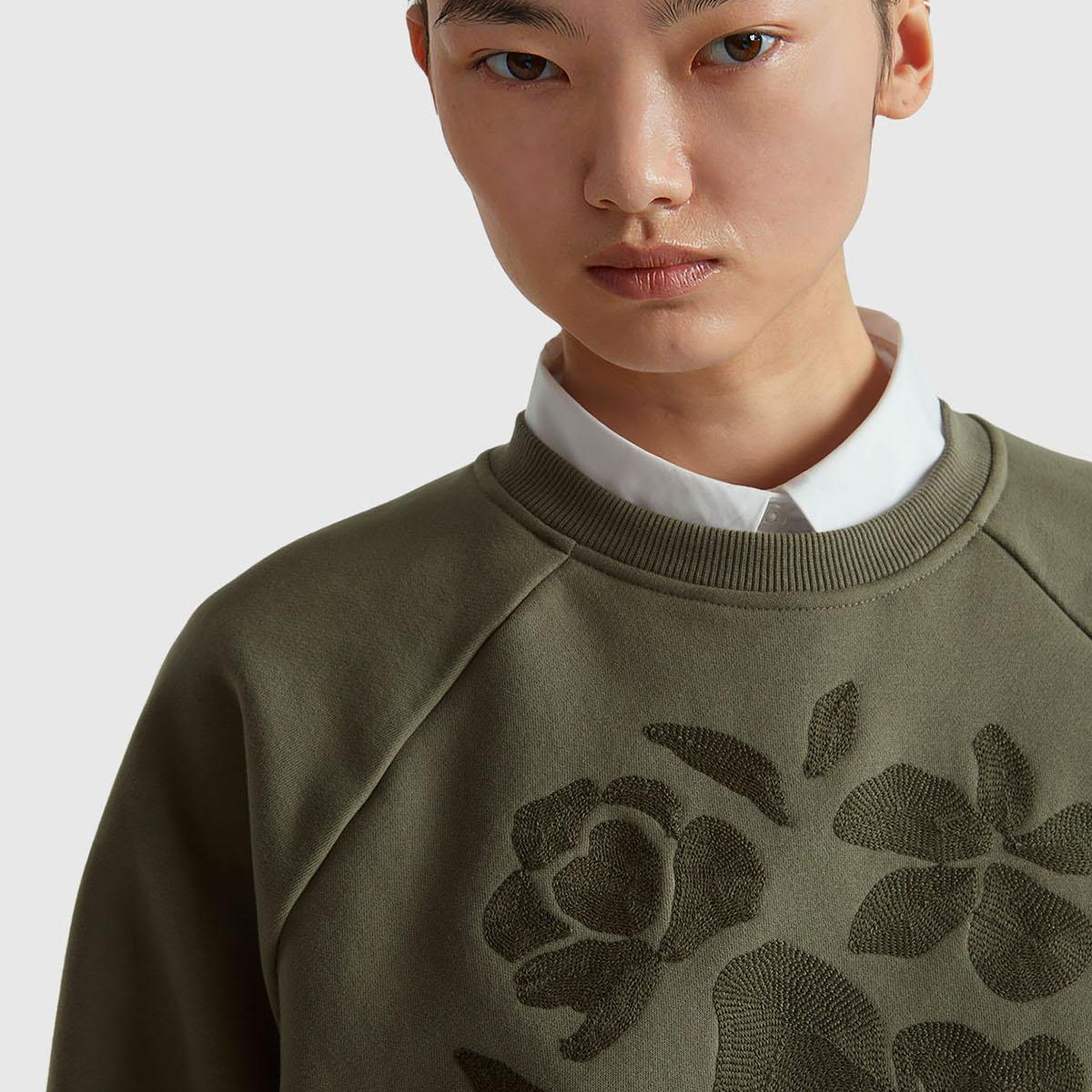 Kadın Haki Pamuk Karışımlı Önü Çiçek Desenli Bisiklet Yaka Sweatshirt