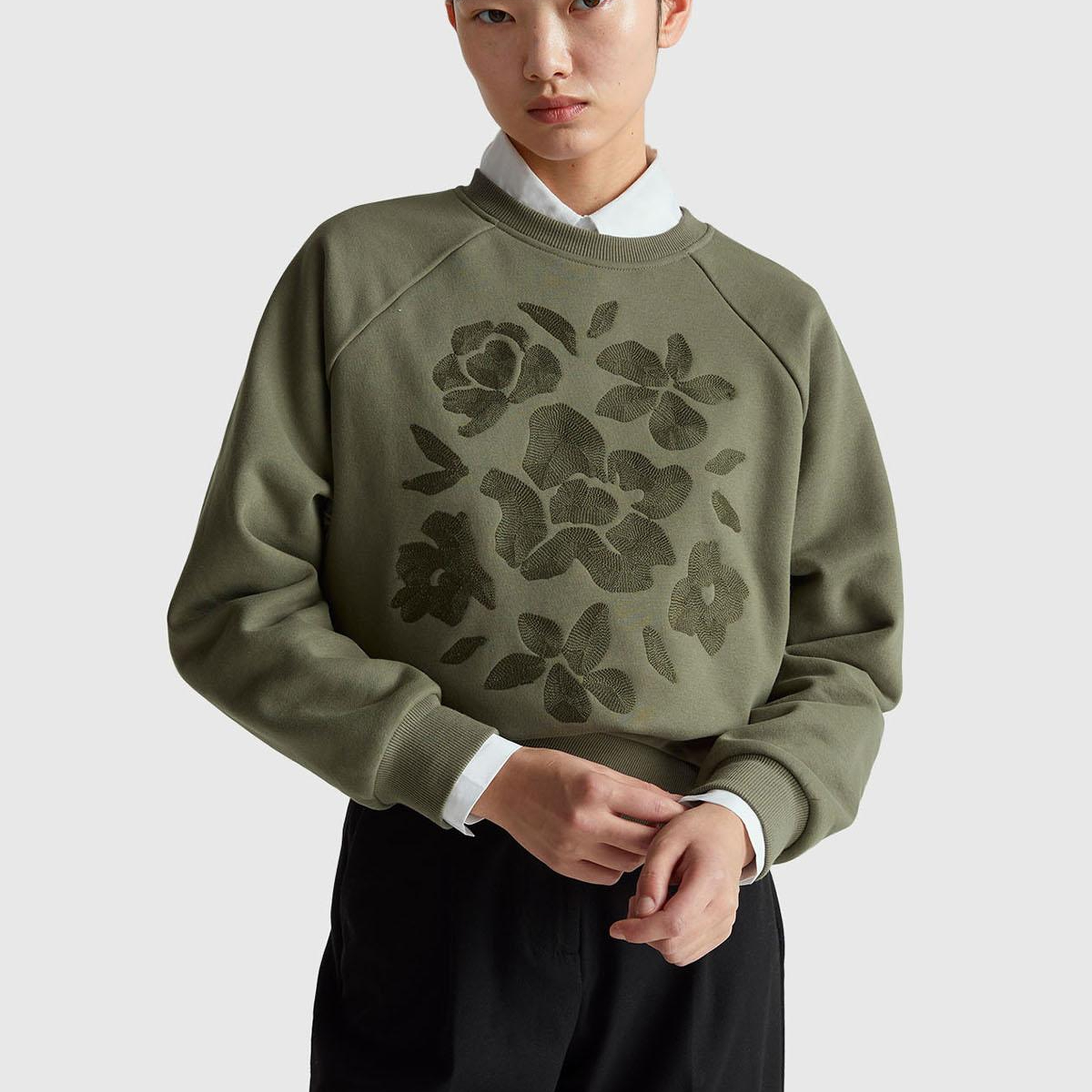 Kadın Haki Pamuk Karışımlı Önü Çiçek Desenli Bisiklet Yaka Sweatshirt