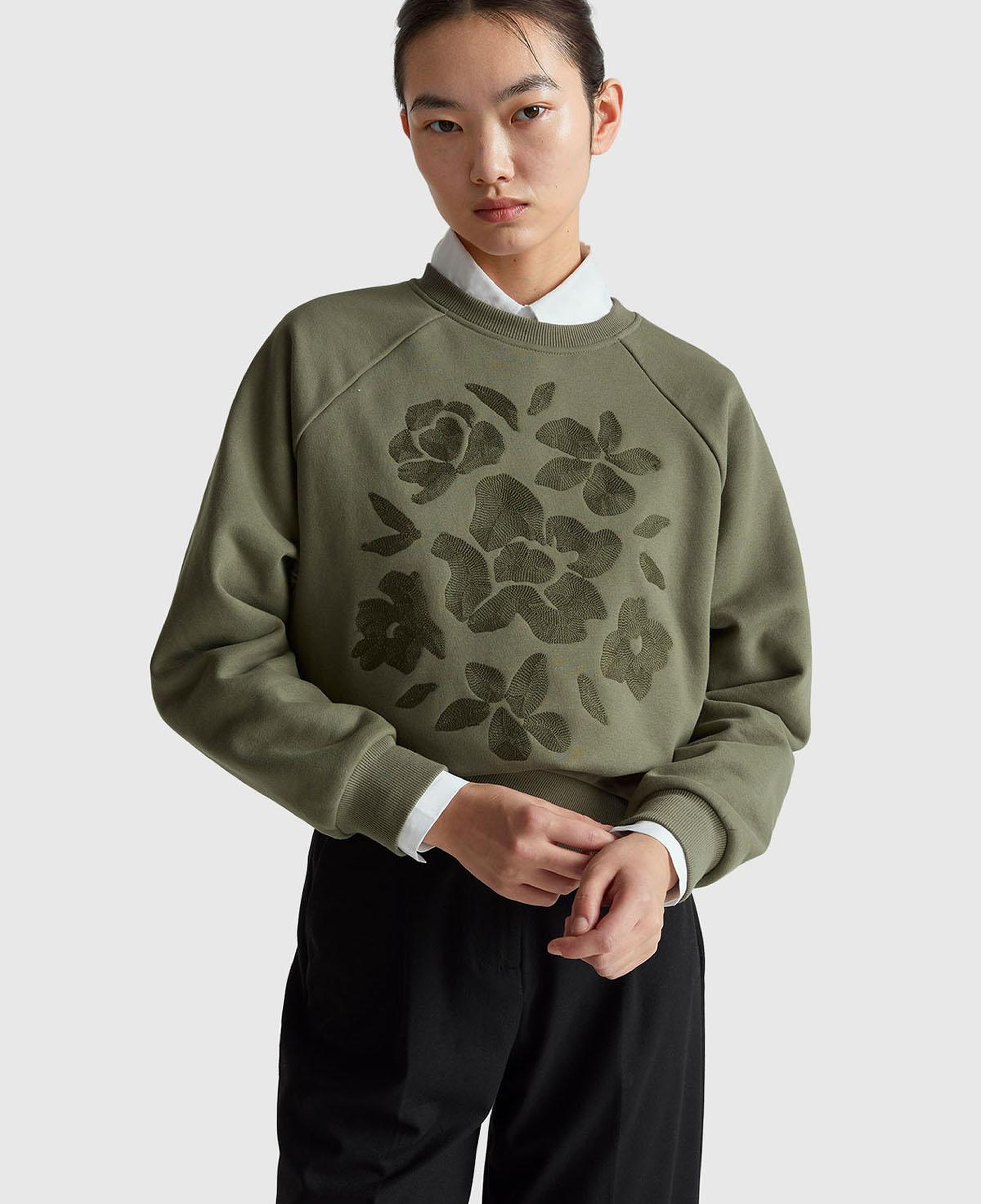 Kadın Haki Pamuk Karışımlı Önü Çiçek Desenli Bisiklet Yaka Sweatshirt
