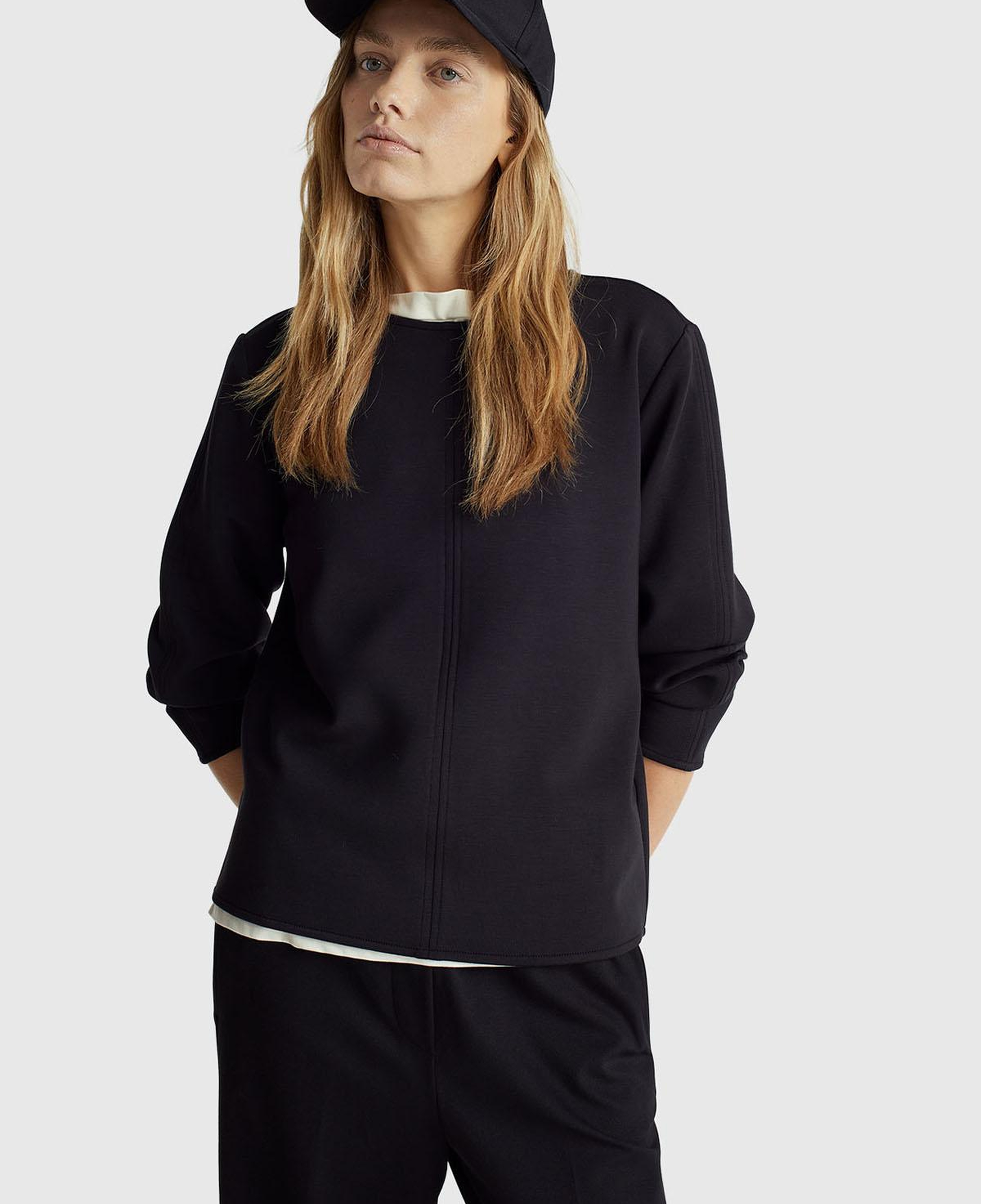 Kadın Siyah Modal Karışımlı Etiket Detaylı Bisiklet Yaka Sweatshirt
