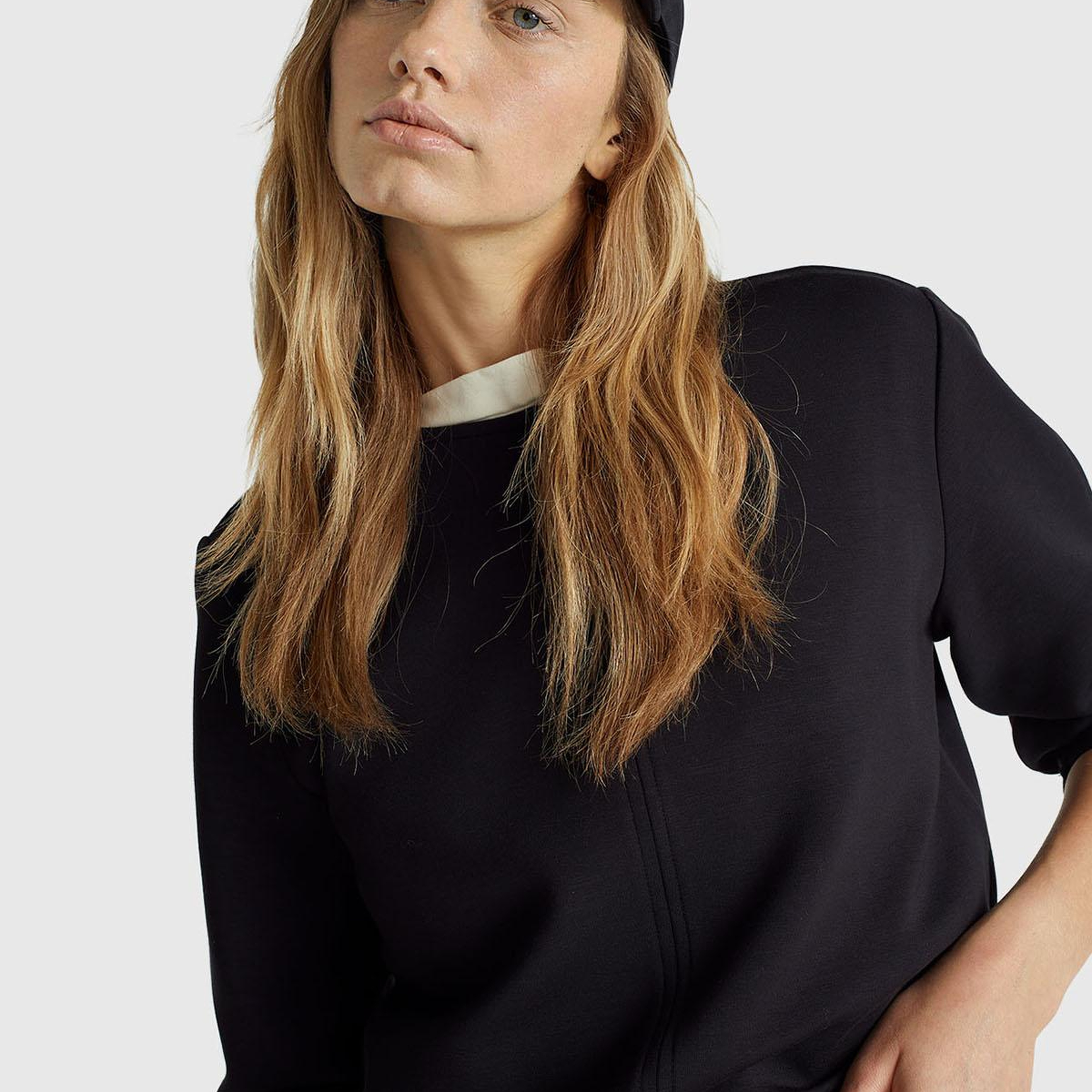 Kadın Siyah Modal Karışımlı Etiket Detaylı Bisiklet Yaka Sweatshirt