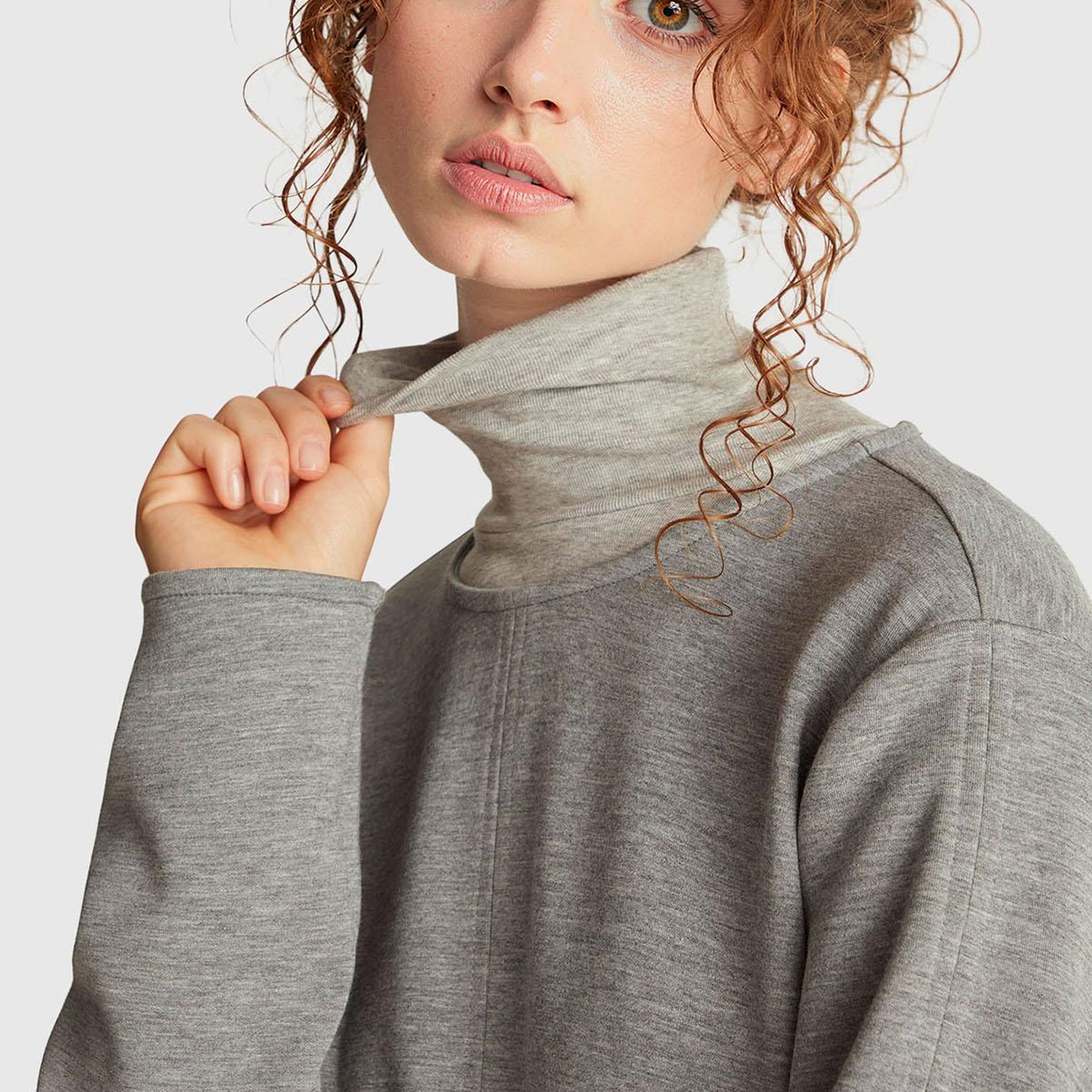 Kadın Açık Gri Modal Karışımlı Etiket Detaylı Bisiklet Yaka Sweatshirt