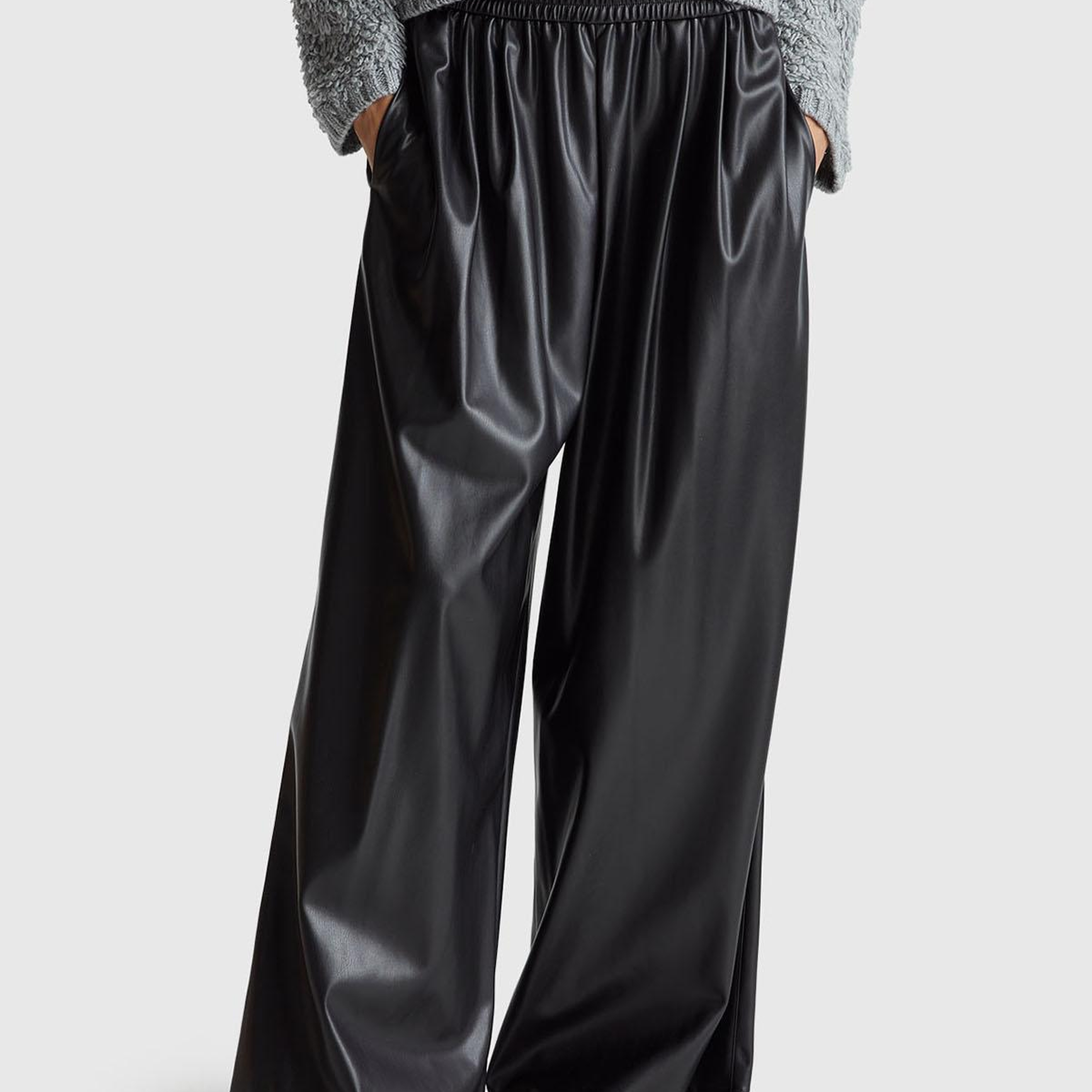 Kadın Siyah Beli Lastikli Büzgülü Geniş Paça Pantolon