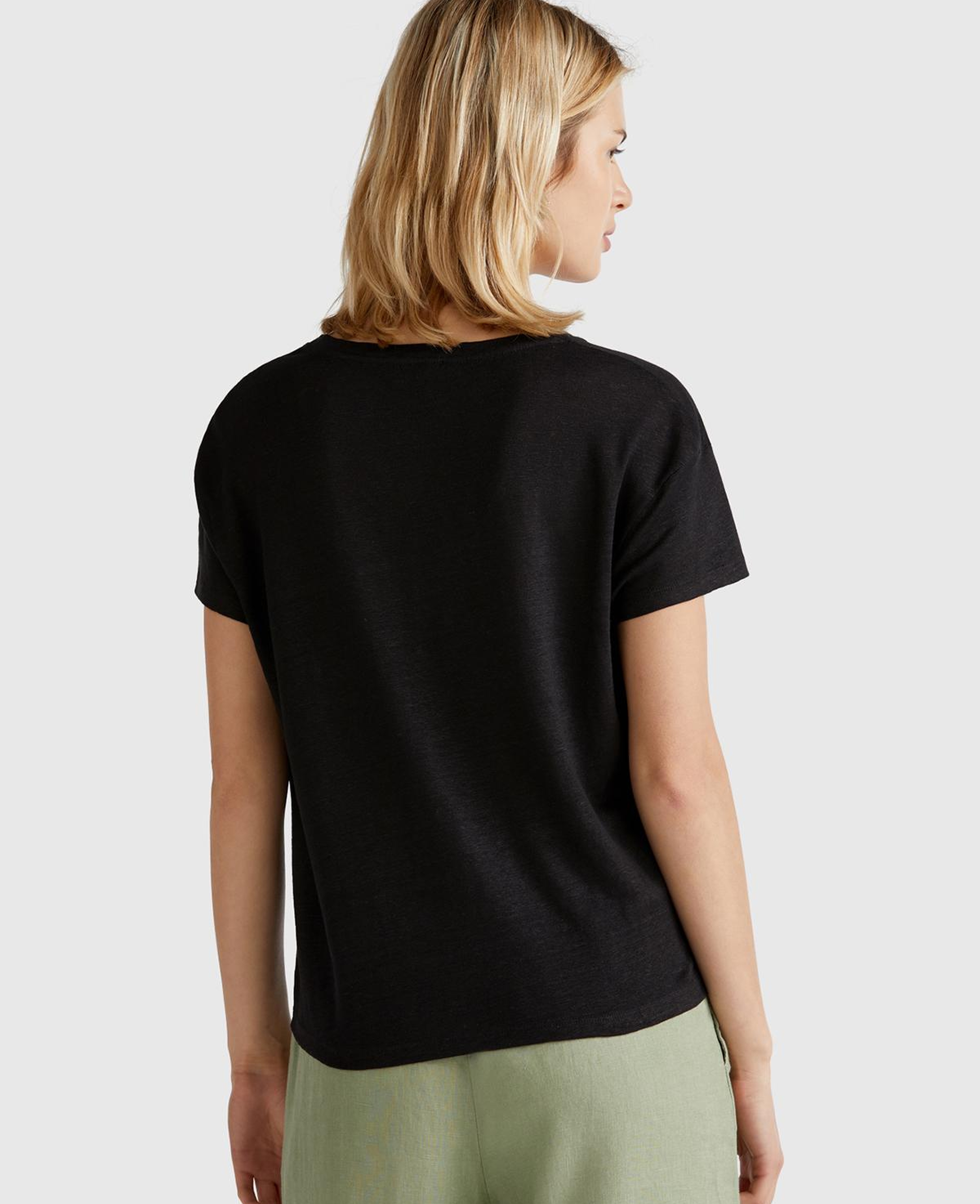 Kadın Siyah %100 Keten Düşük Omuzlu Relax Fit V Yaka T-Shirt