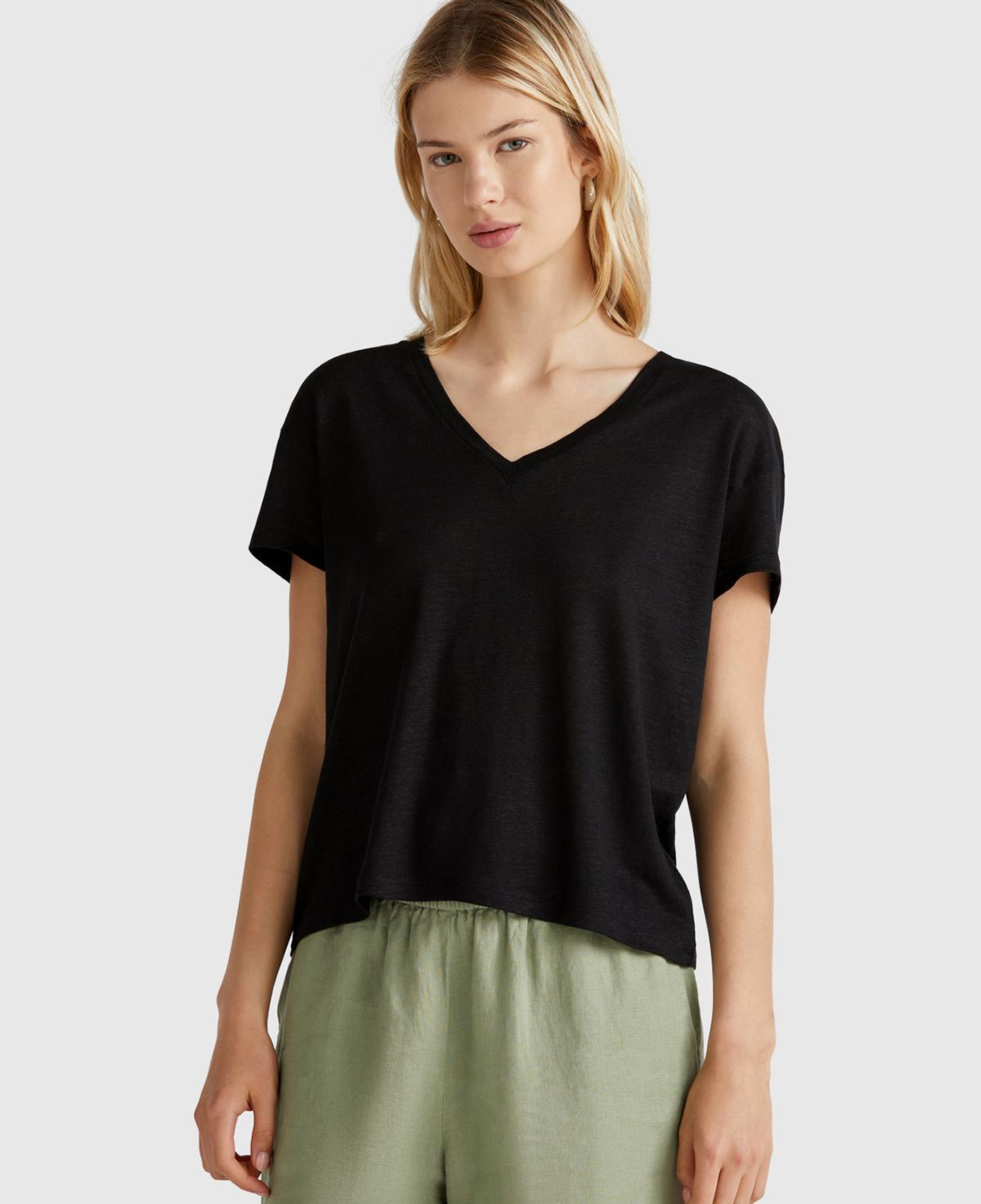 Kadın Siyah %100 Keten Düşük Omuzlu Relax Fit V Yaka T-Shirt