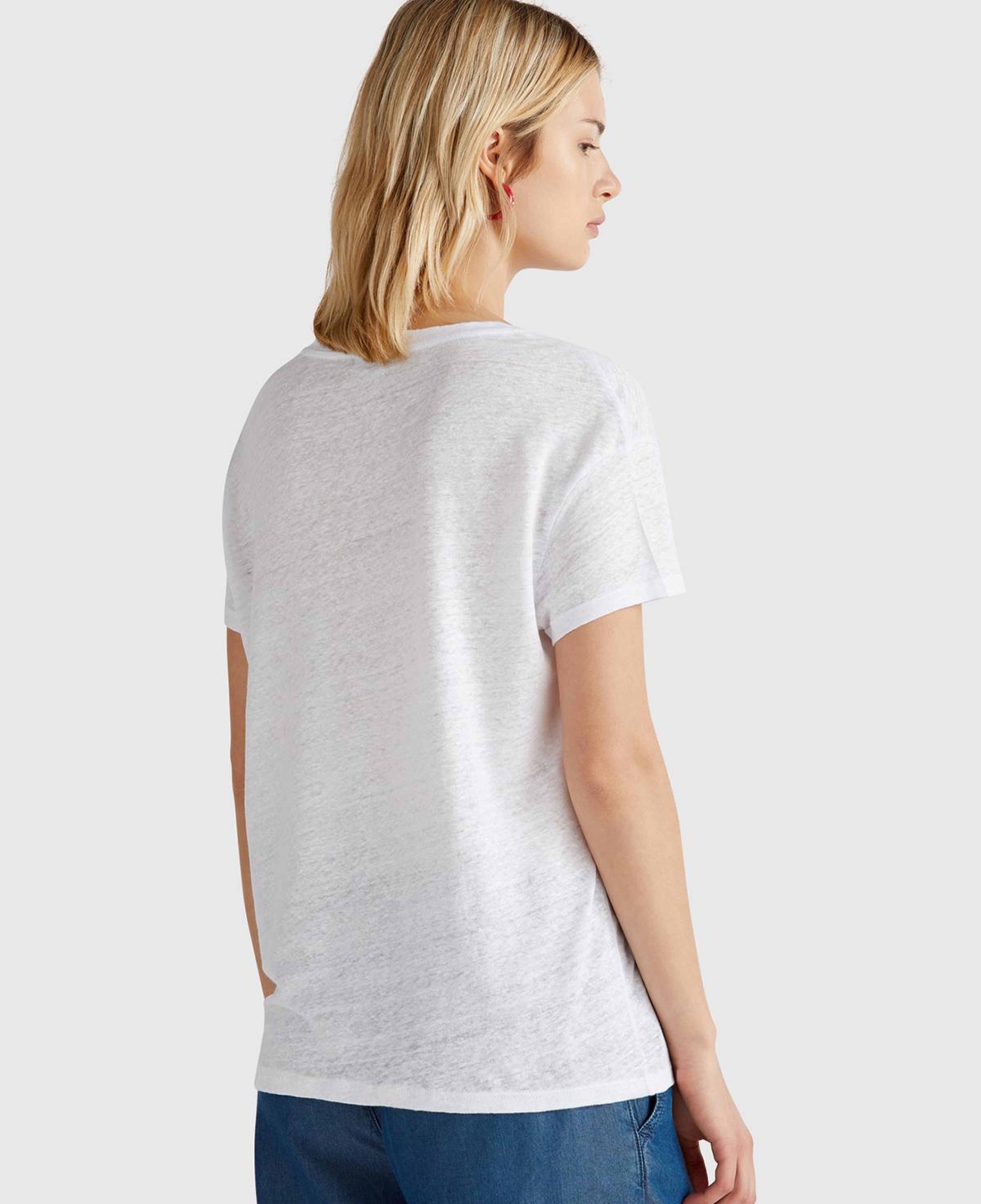 Kadın Beyaz %100 Keten Düşük Omuzlu Relax Fit V Yaka T-Shirt