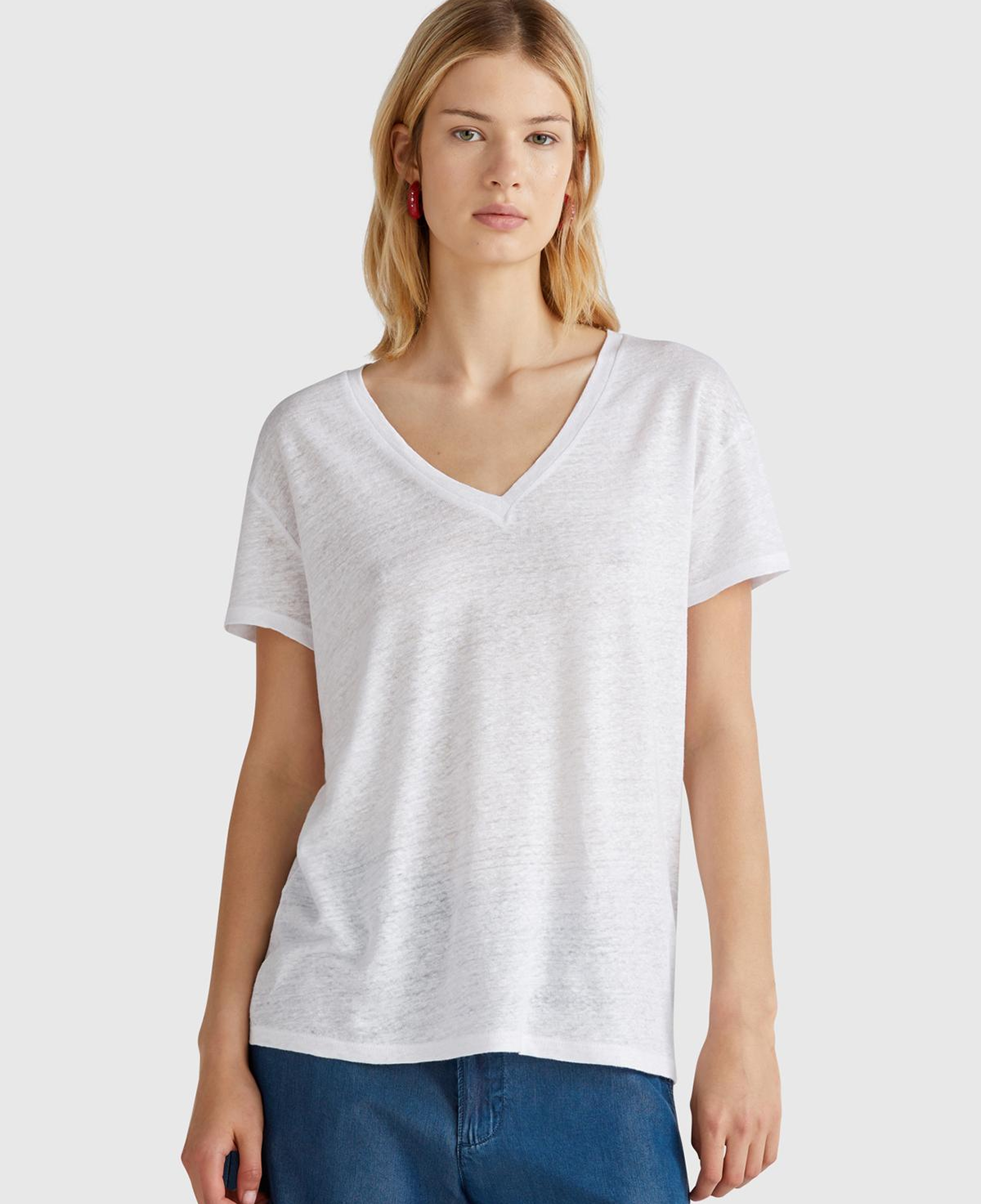 Kadın Beyaz %100 Keten Düşük Omuzlu Relax Fit V Yaka T-Shirt