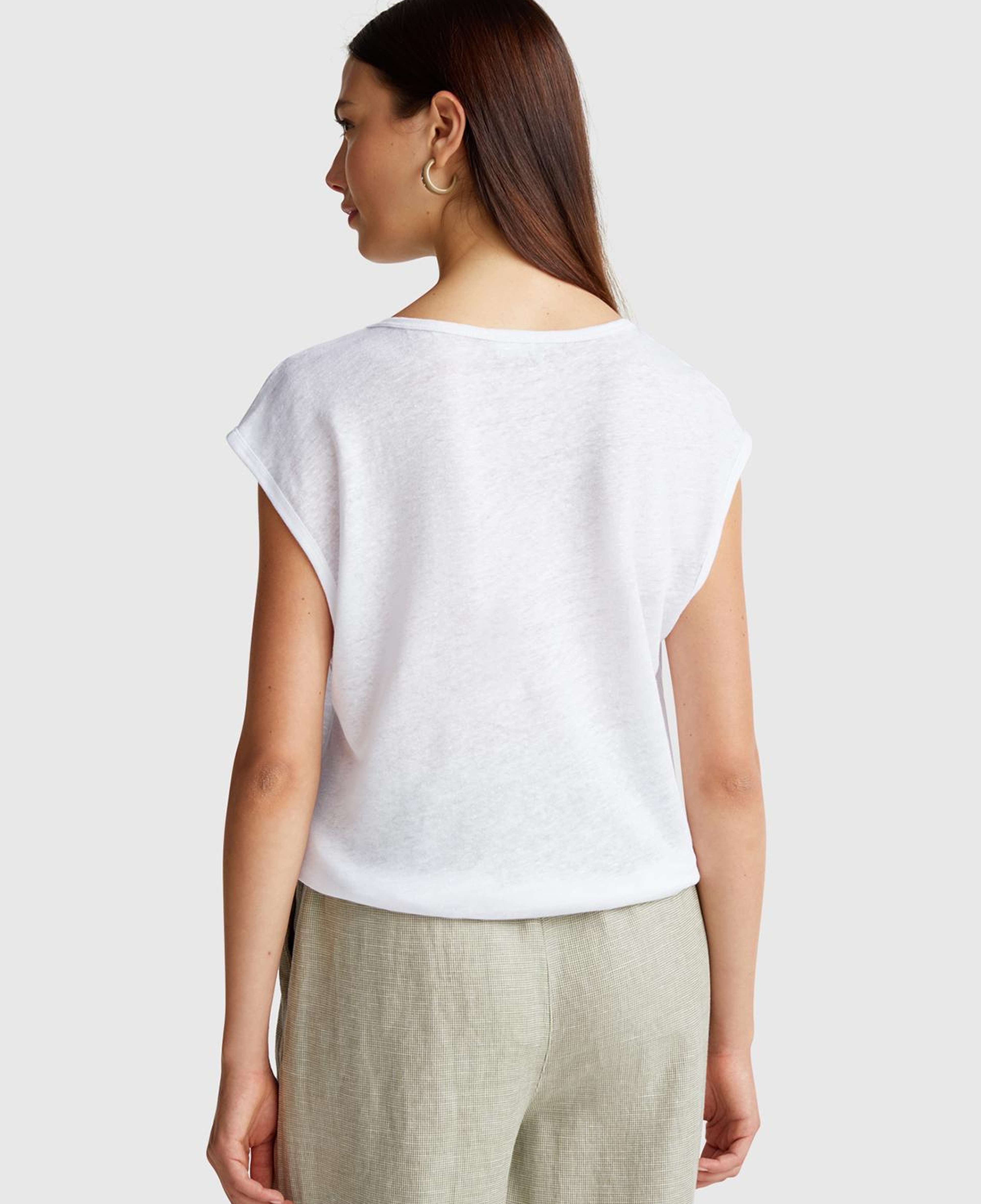 Kadın Beyaz %100 Keten Yanları Yırtmaçlı Relax Fit Yuvarlak Yaka T-Shirt