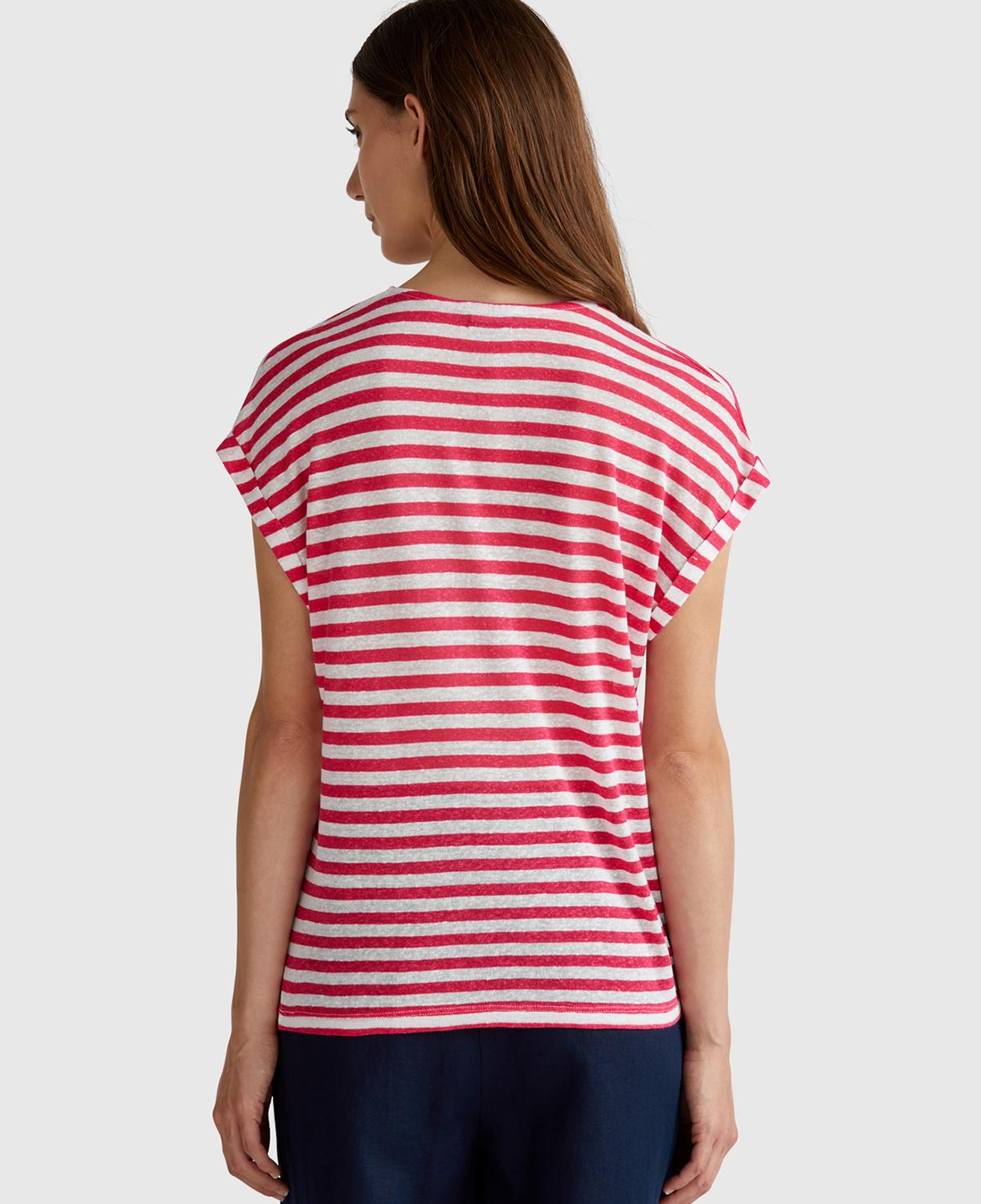 Kadın Fuşya Mix Keten Karışımlı Rahat Kalıp Çizgili V Yaka T-Shirt