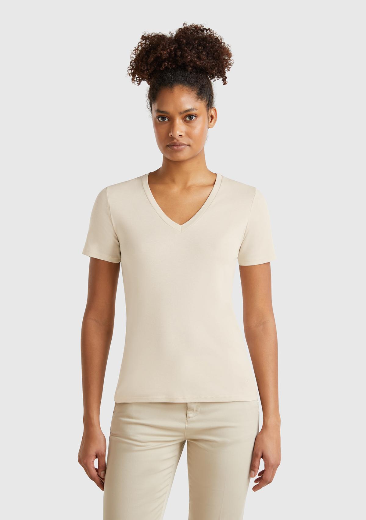 Kadın Taş Rengi %100 Pamuk V Yaka Basic T-Shirt