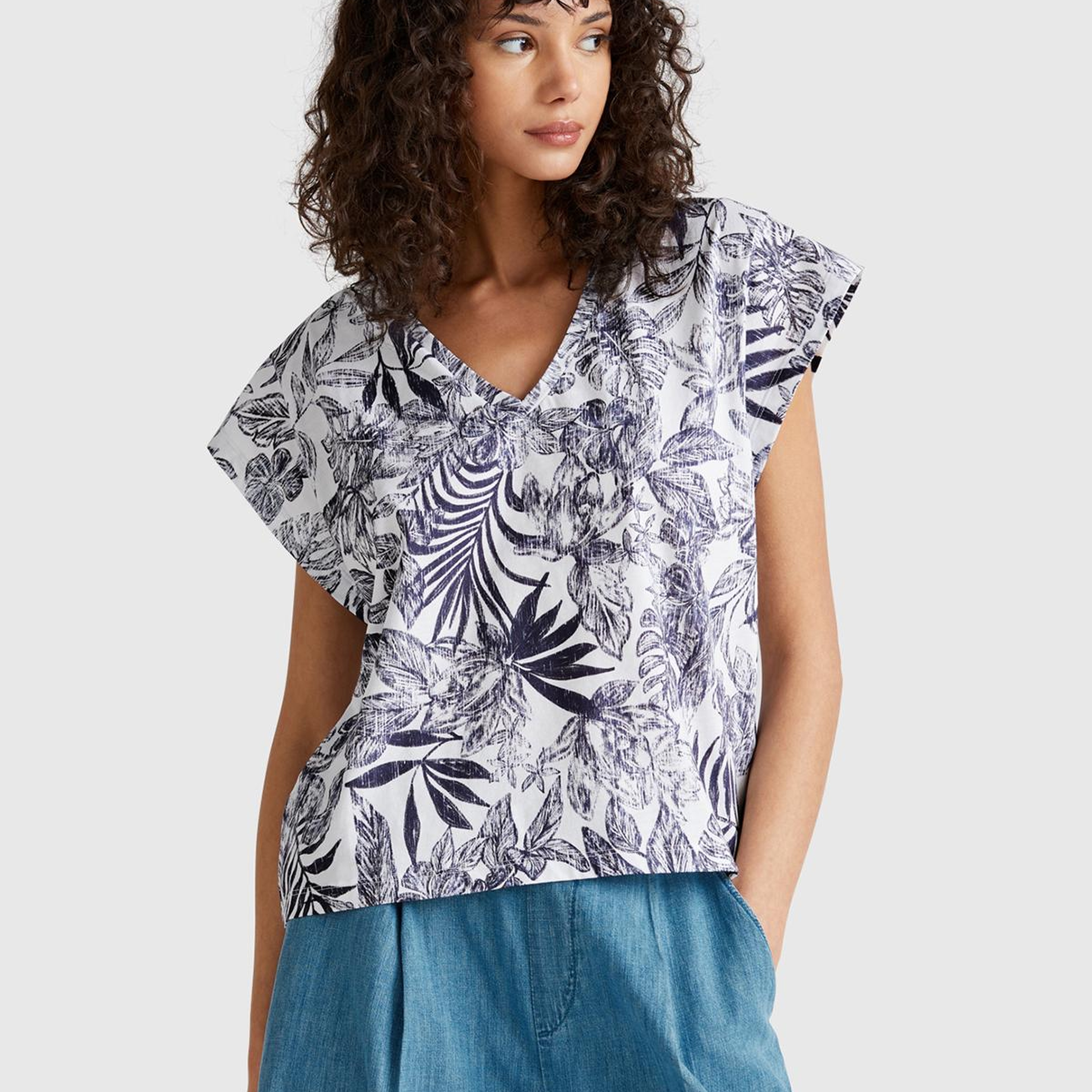 Kadın Mavi Mix %100 Koton Desenli V Yaka T-Shirt