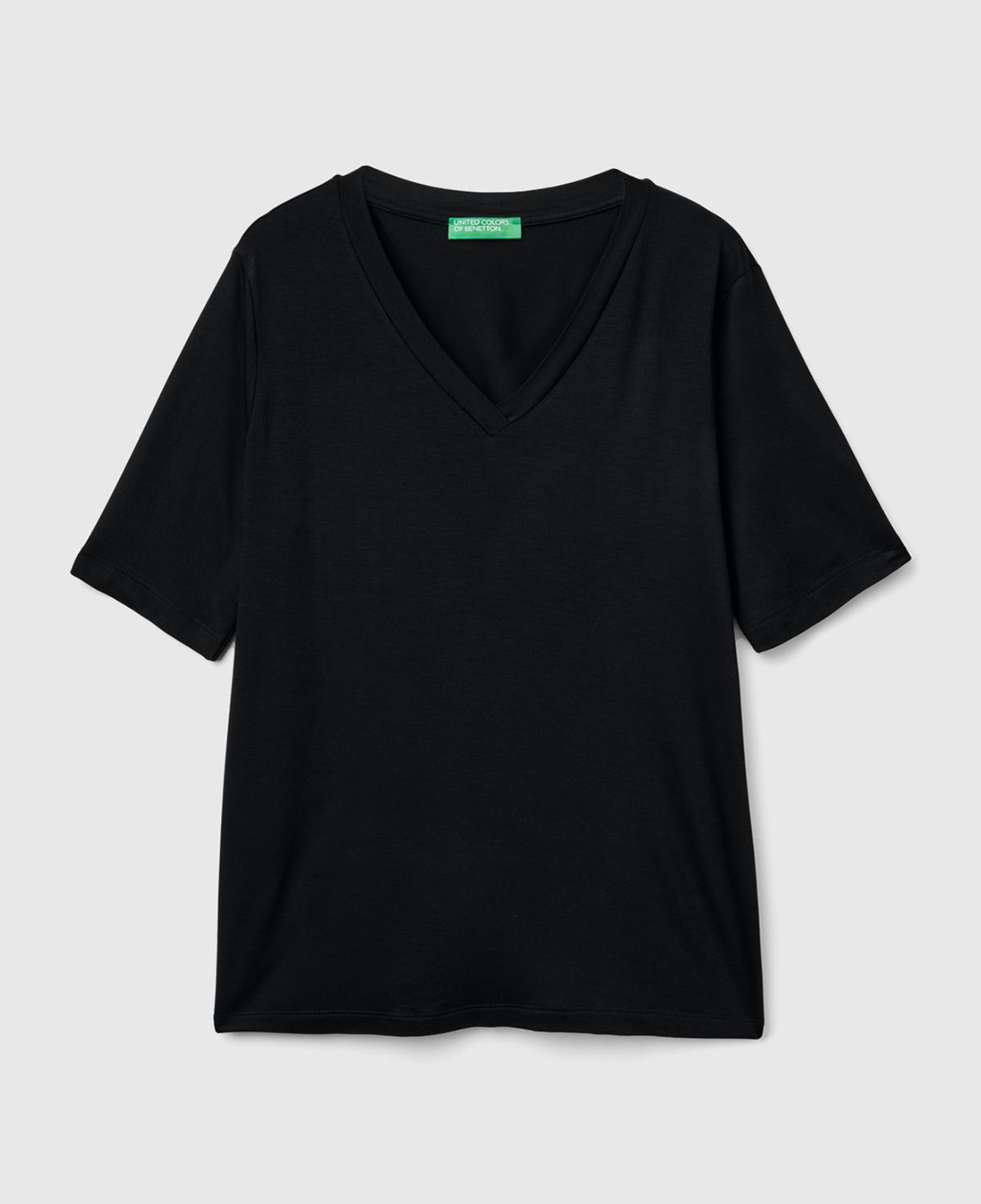 Kadın Siyah Viskoz Karışımlı V Yaka T-Shirt