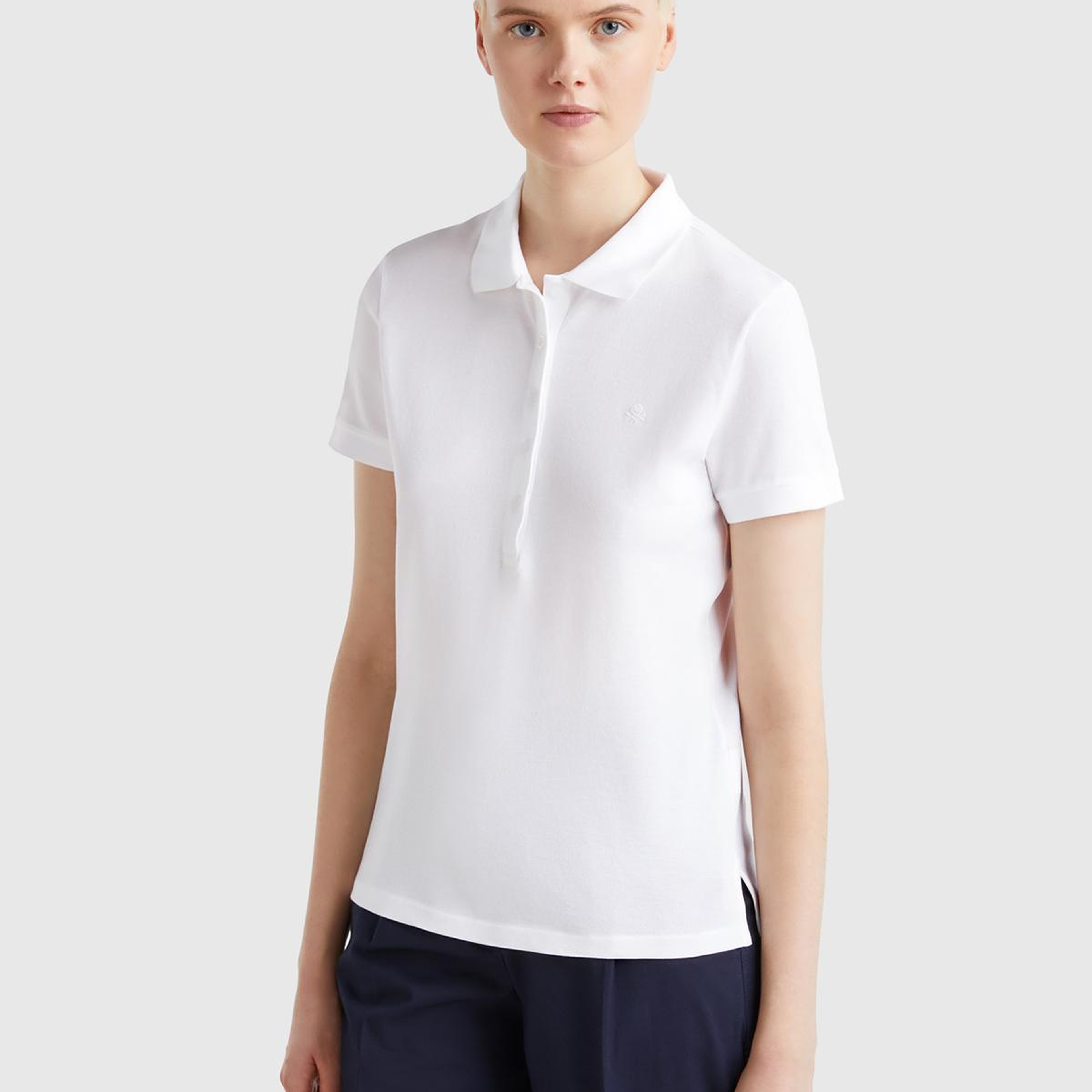 Kadın Beyaz Pamuk Karışımlı Sol Önü Logo Nakışlı Slim Fit Polo T-Shirt