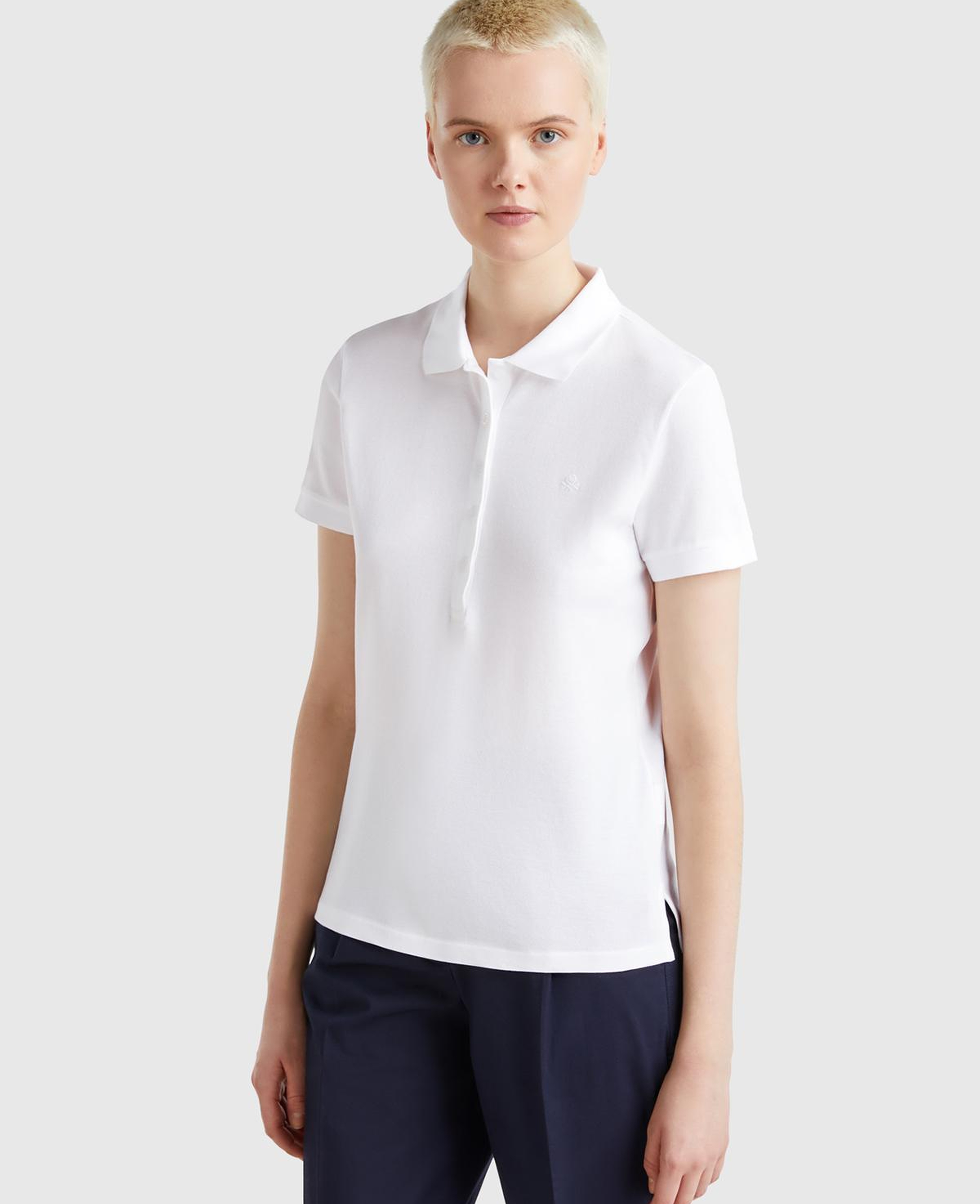 Kadın Beyaz Pamuk Karışımlı Sol Önü Logo Nakışlı Slim Fit Polo T-Shirt