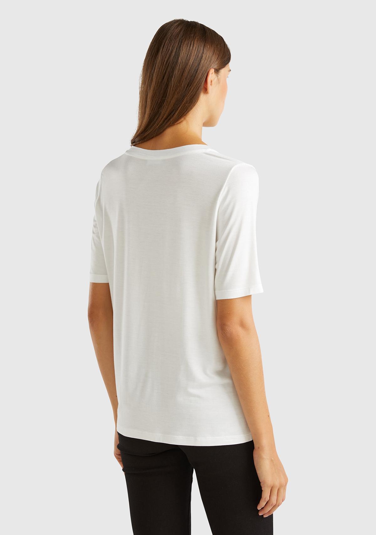 Kadın Beyaz Viskoz Karışımlı V Yaka T-Shirt