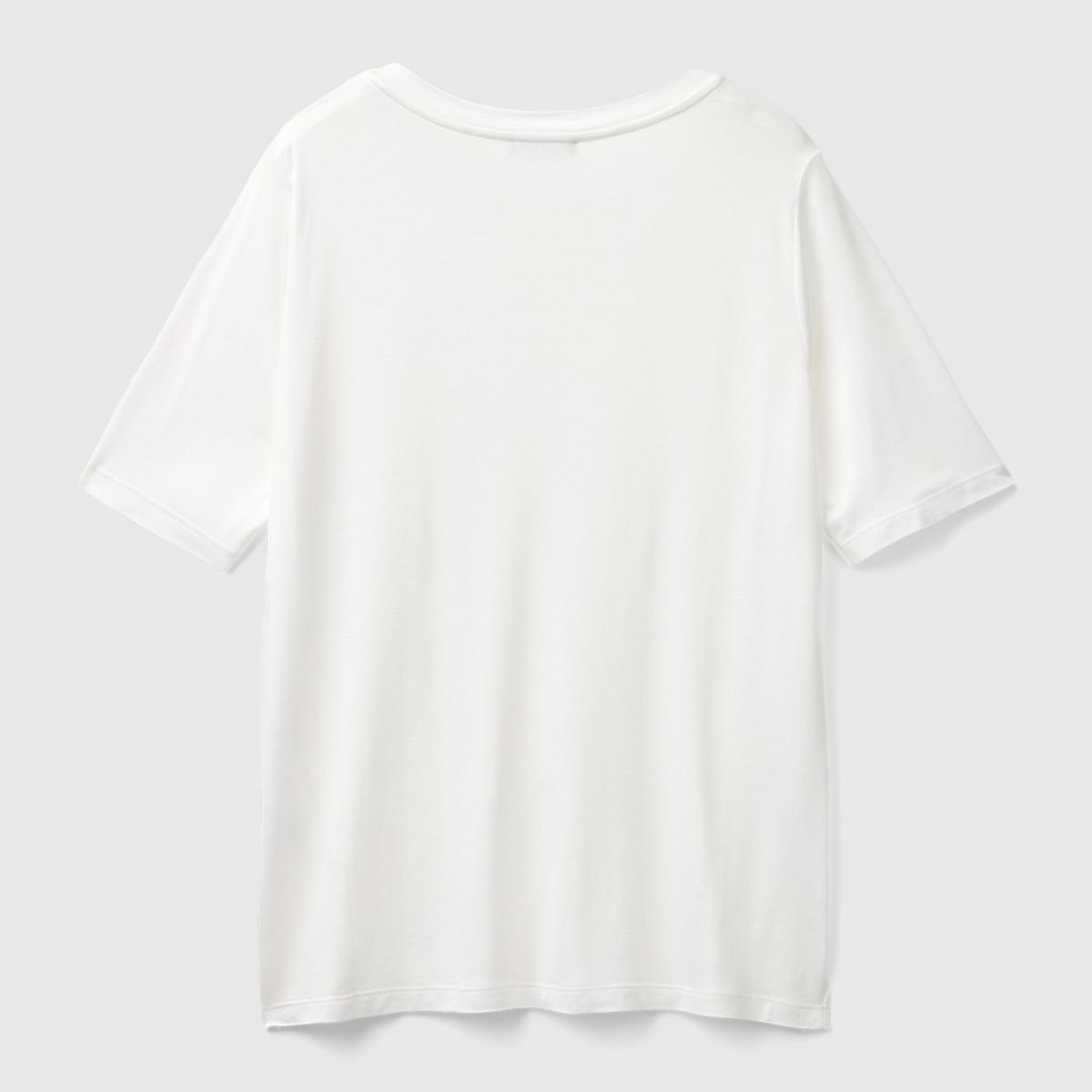 Kadın Beyaz Viskoz Karışımlı V Yaka T-Shirt