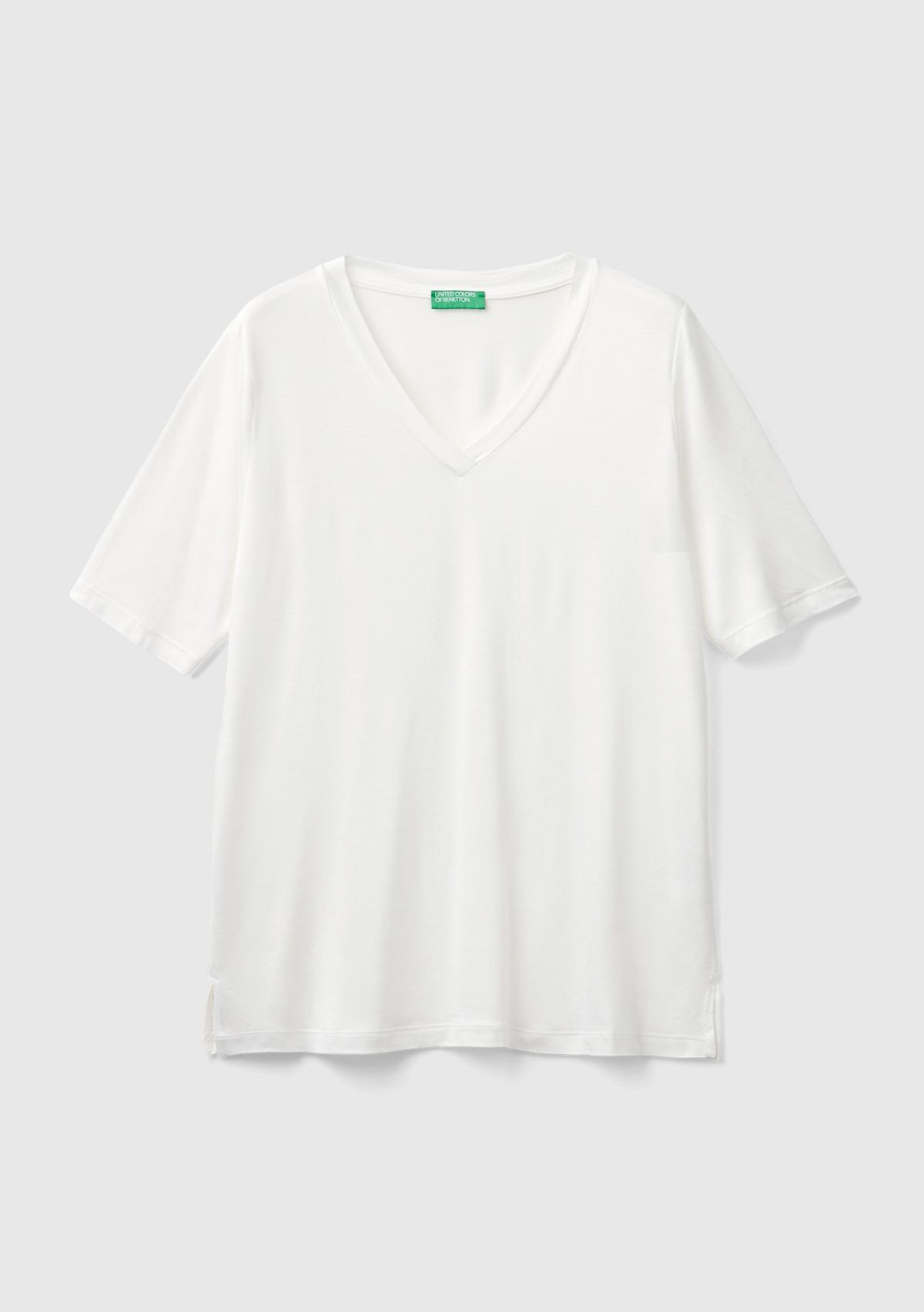 Kadın Beyaz Viskoz Karışımlı V Yaka T-Shirt