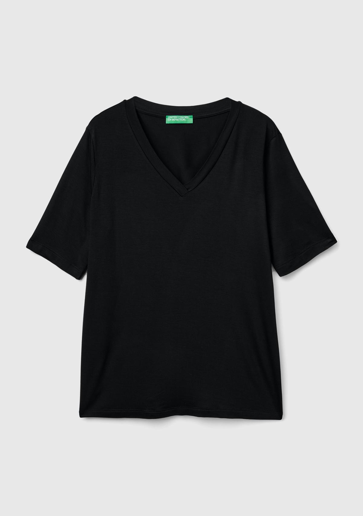 Kadın Siyah Viskoz Karışımlı V Yaka T-Shirt
