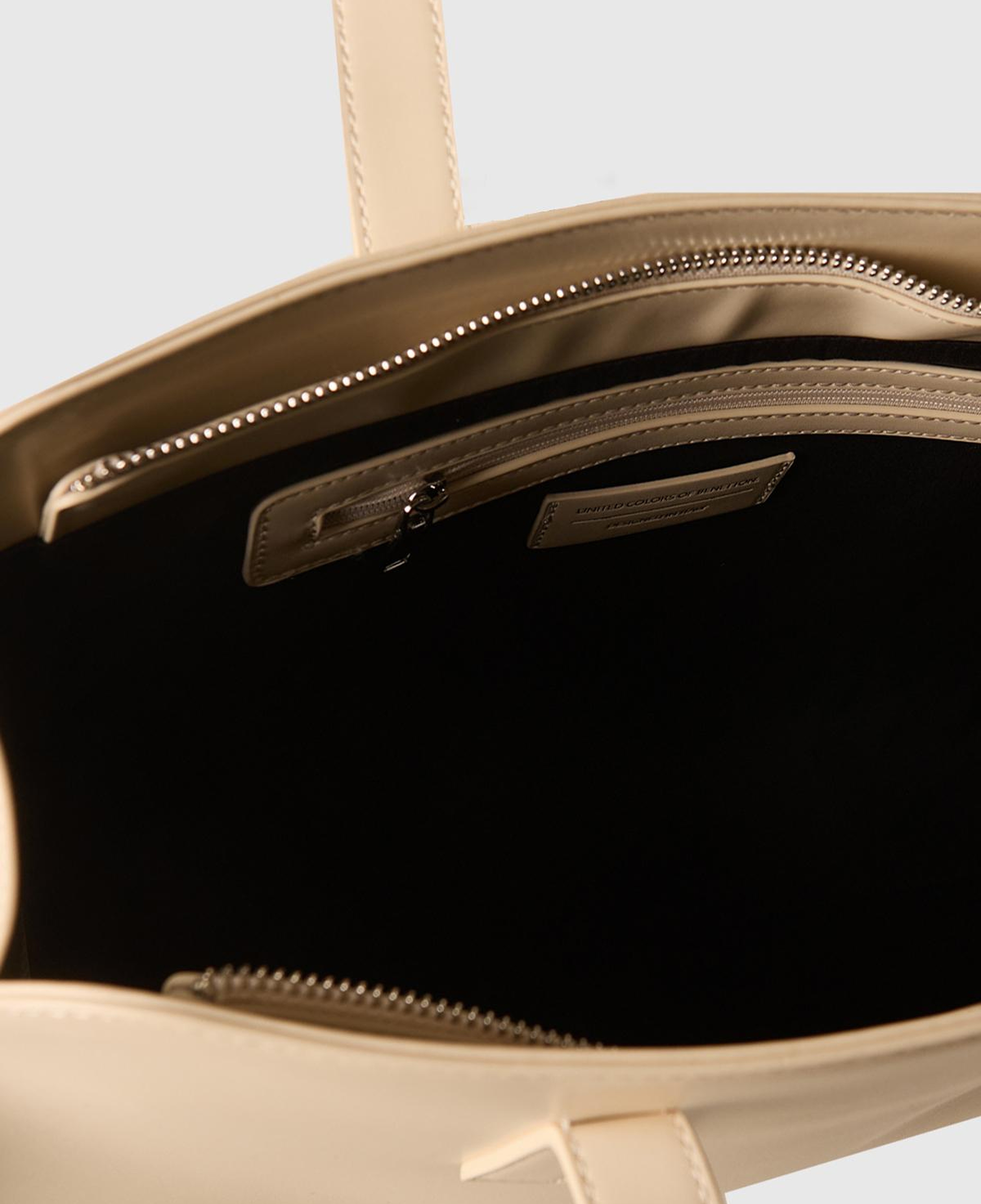 Kadın Taş Rengi Logo Detaylı Metal Plakalı Fermuarlı Geniş Tote Çanta