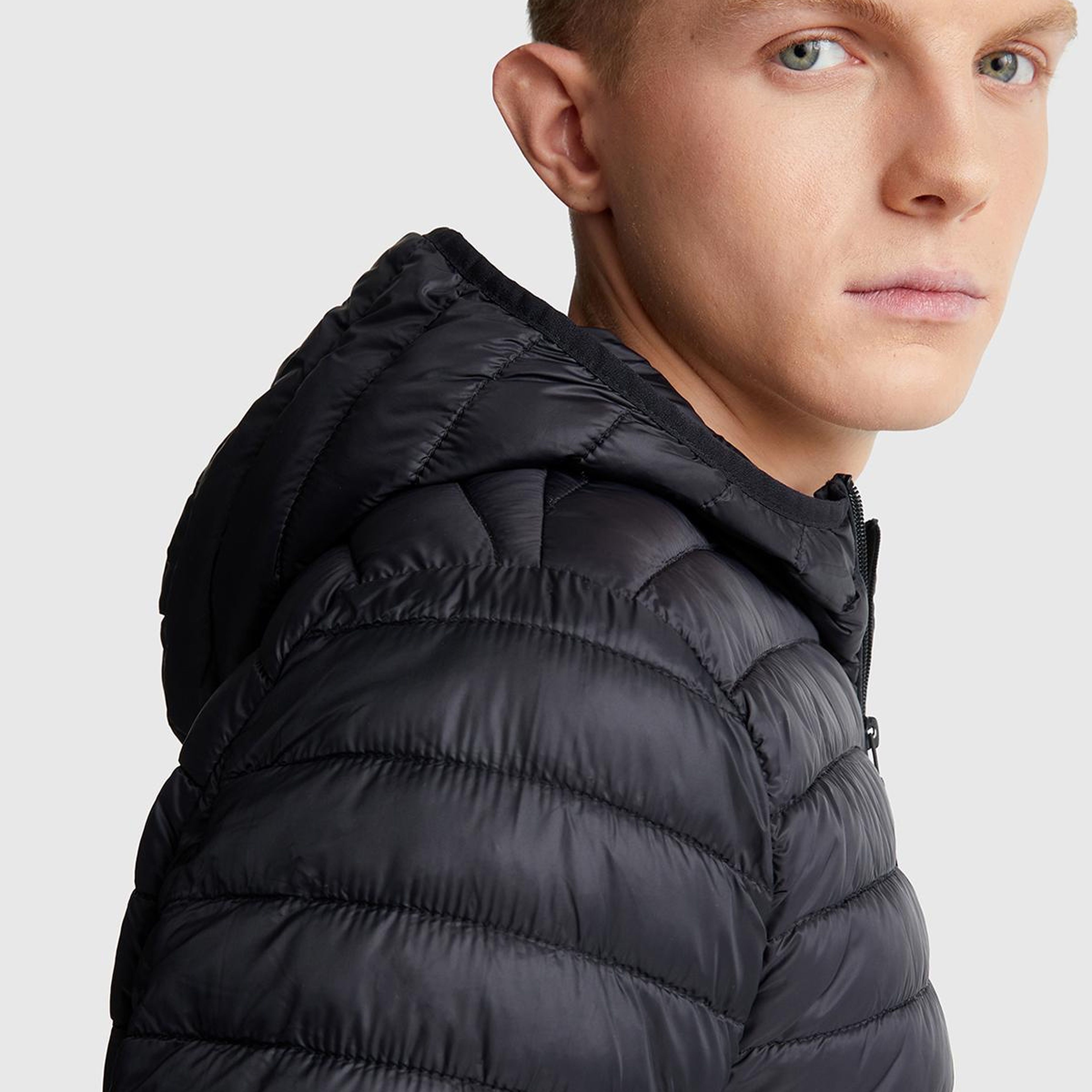 Erkek Siyah Polyester Dolgulu Regular Fit Kapüşonlu Puffer Mont