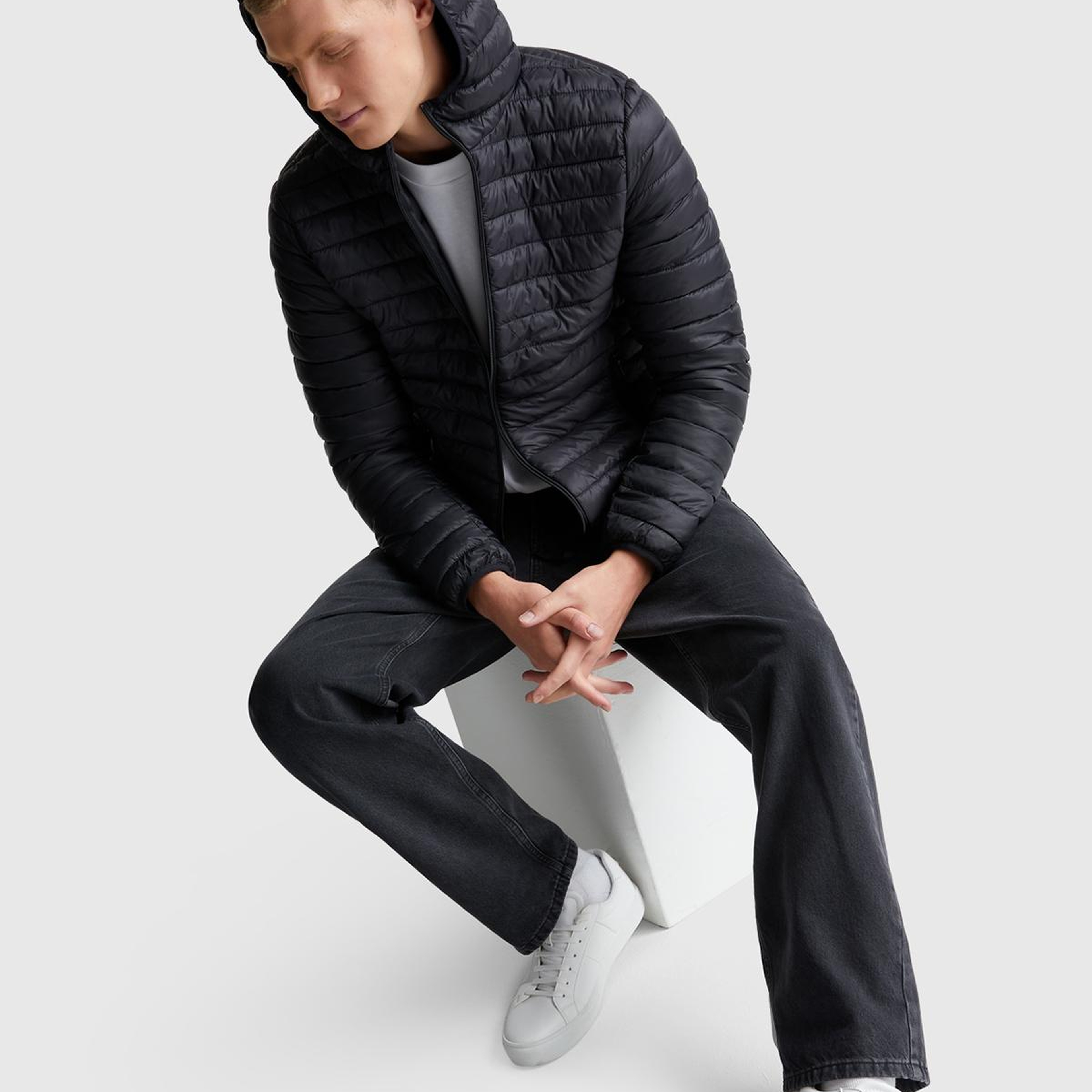 Erkek Siyah Polyester Dolgulu Regular Fit Kapüşonlu Puffer Mont