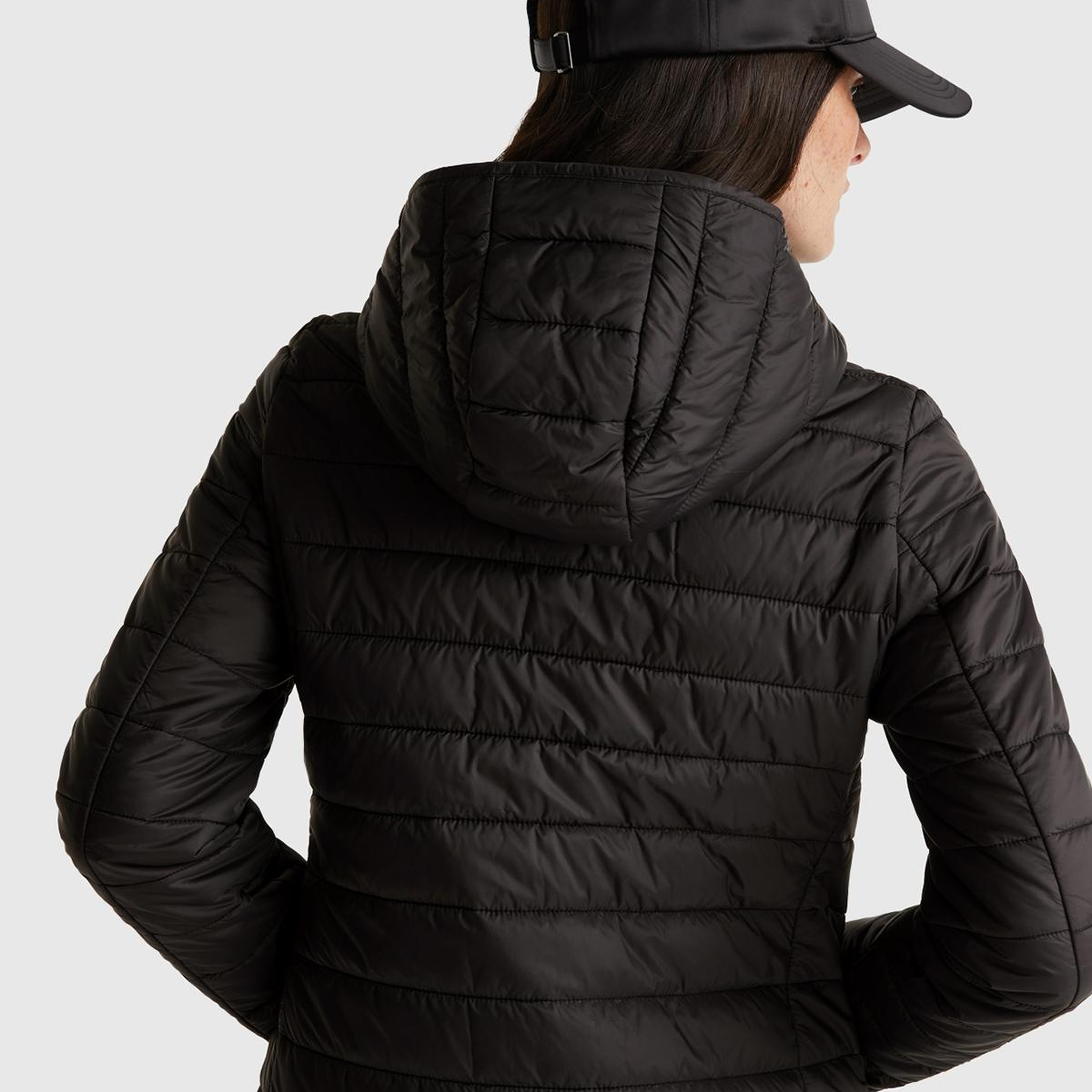 Kadın Siyah Polyester Dolgulu Feramuarlı Kapüşonlu Slim Fit Puffer Mont