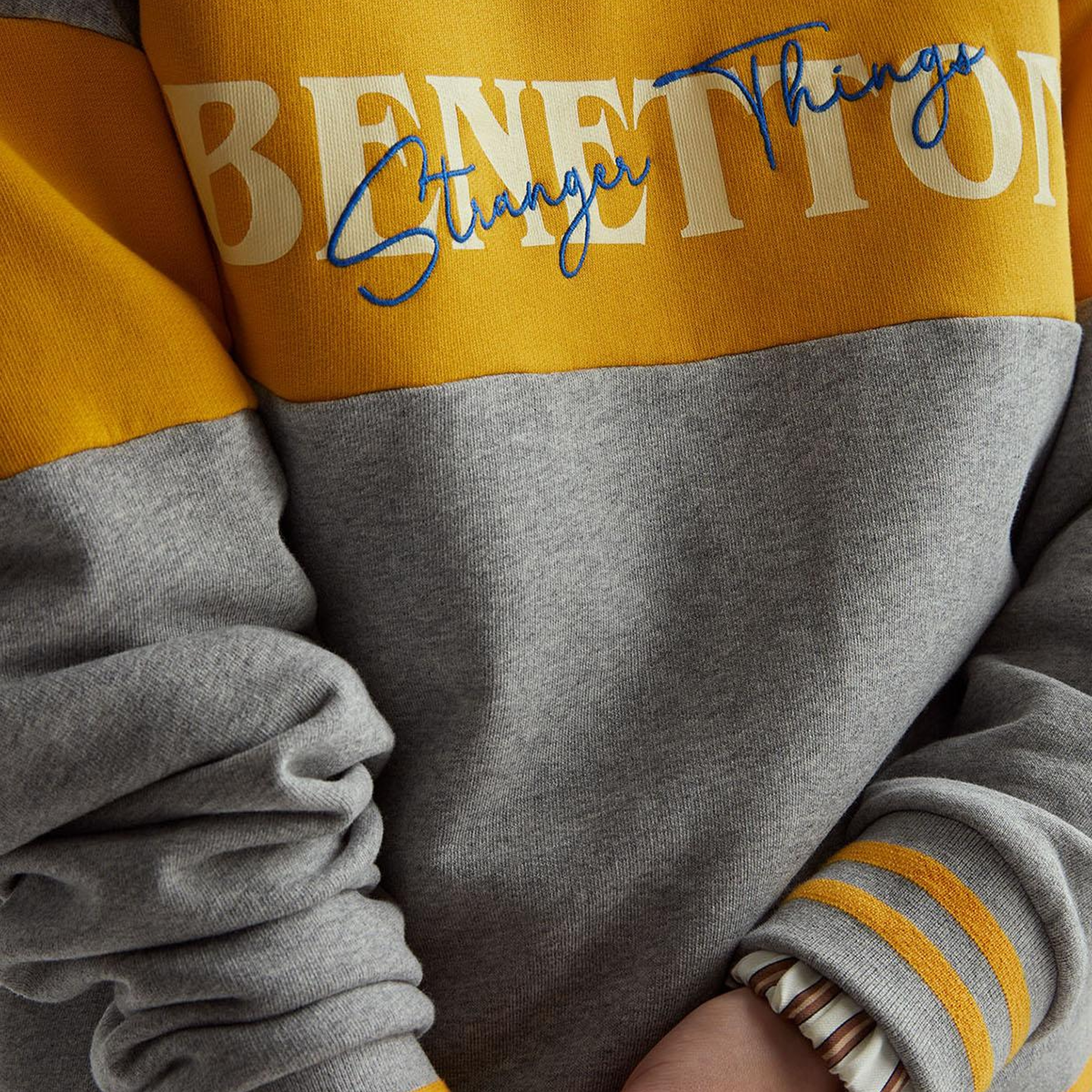 Unisex Gri Melanj Stranger Things Renk Bloklu Sweatshirt