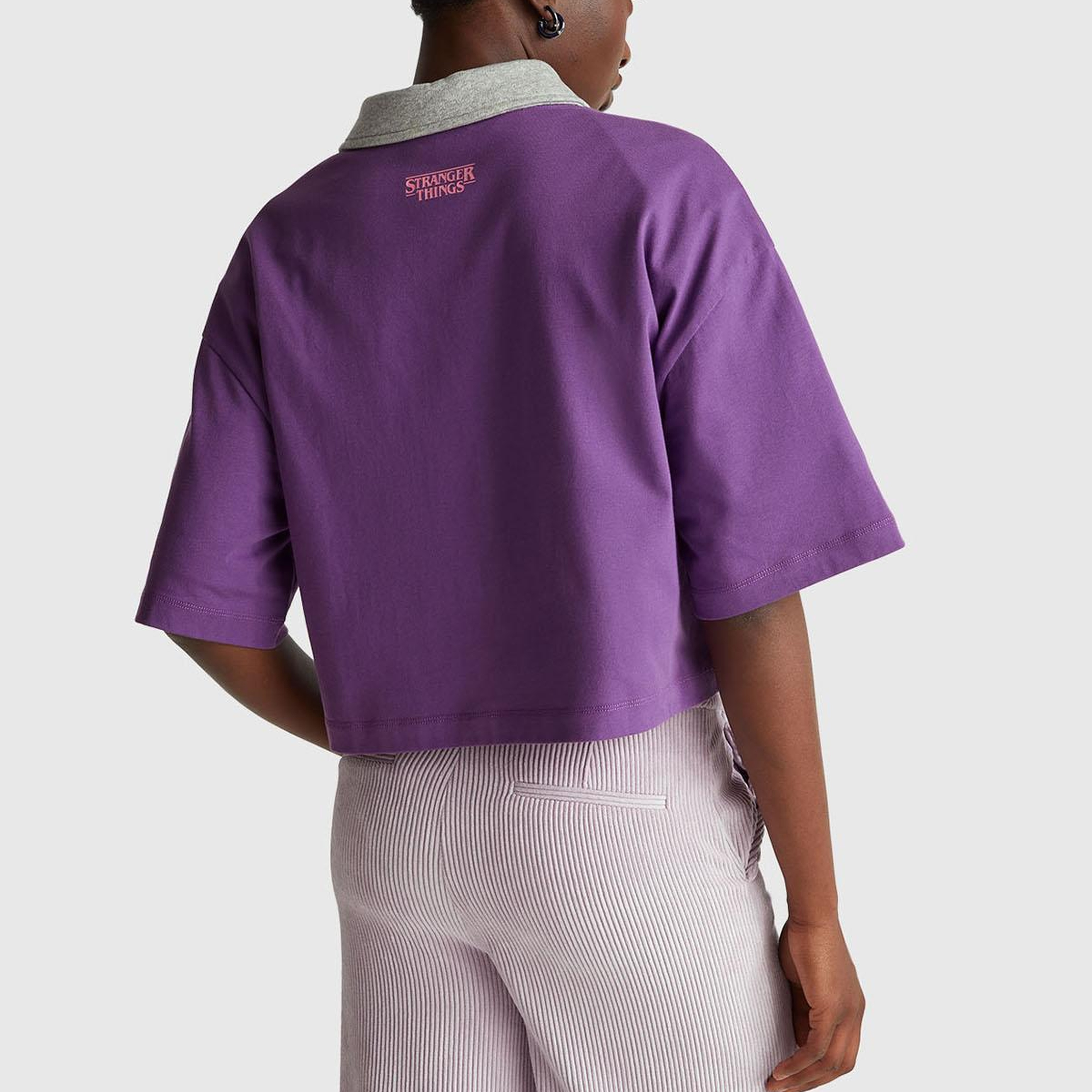 Kadın Mor  %100 Pamuk Boxy Fit Crop Stranger Things Baskılı T-shirt
