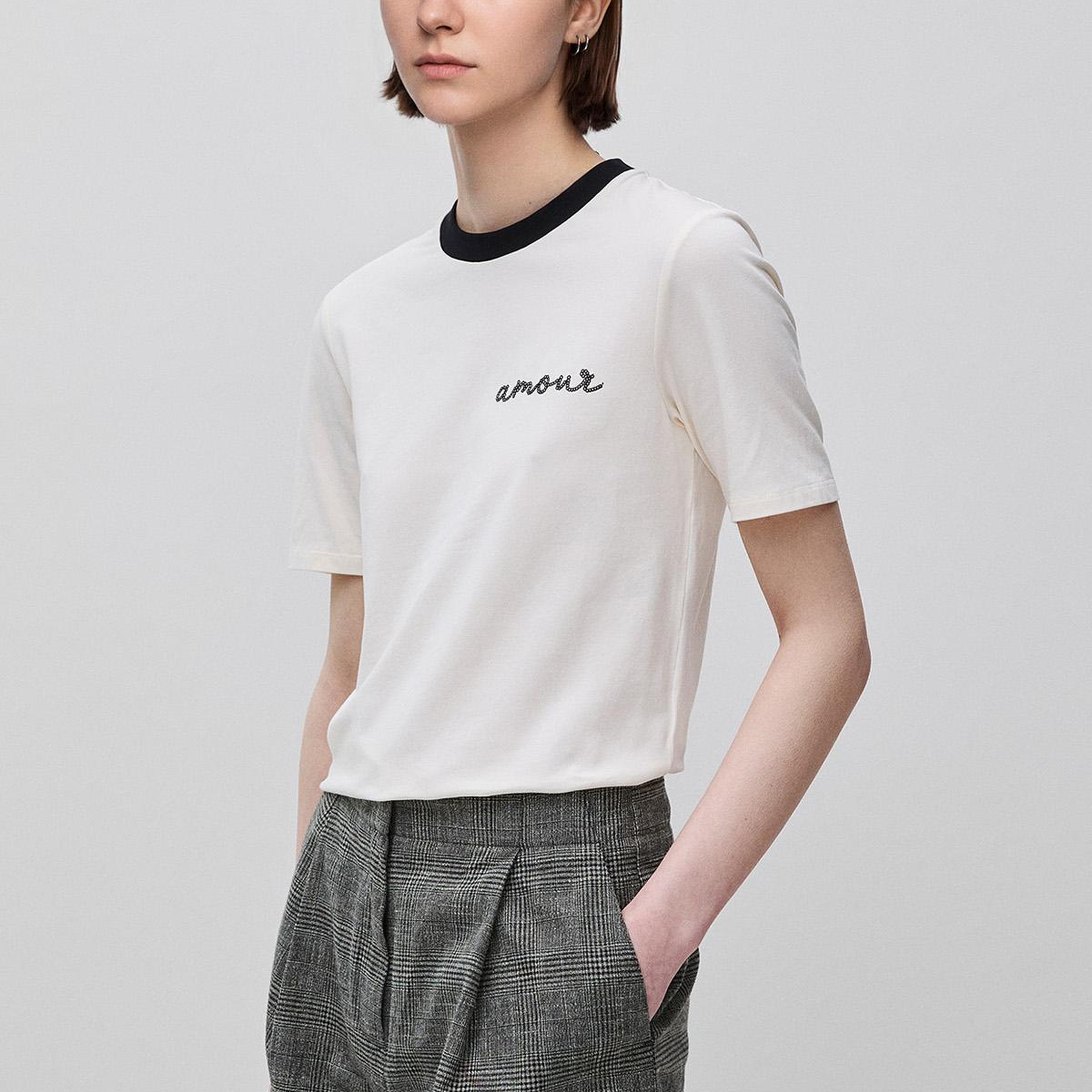 Kadın Krem Pamuk Karışımlı Payetli Nakışlı Bisiklet Yaka T-Shirt