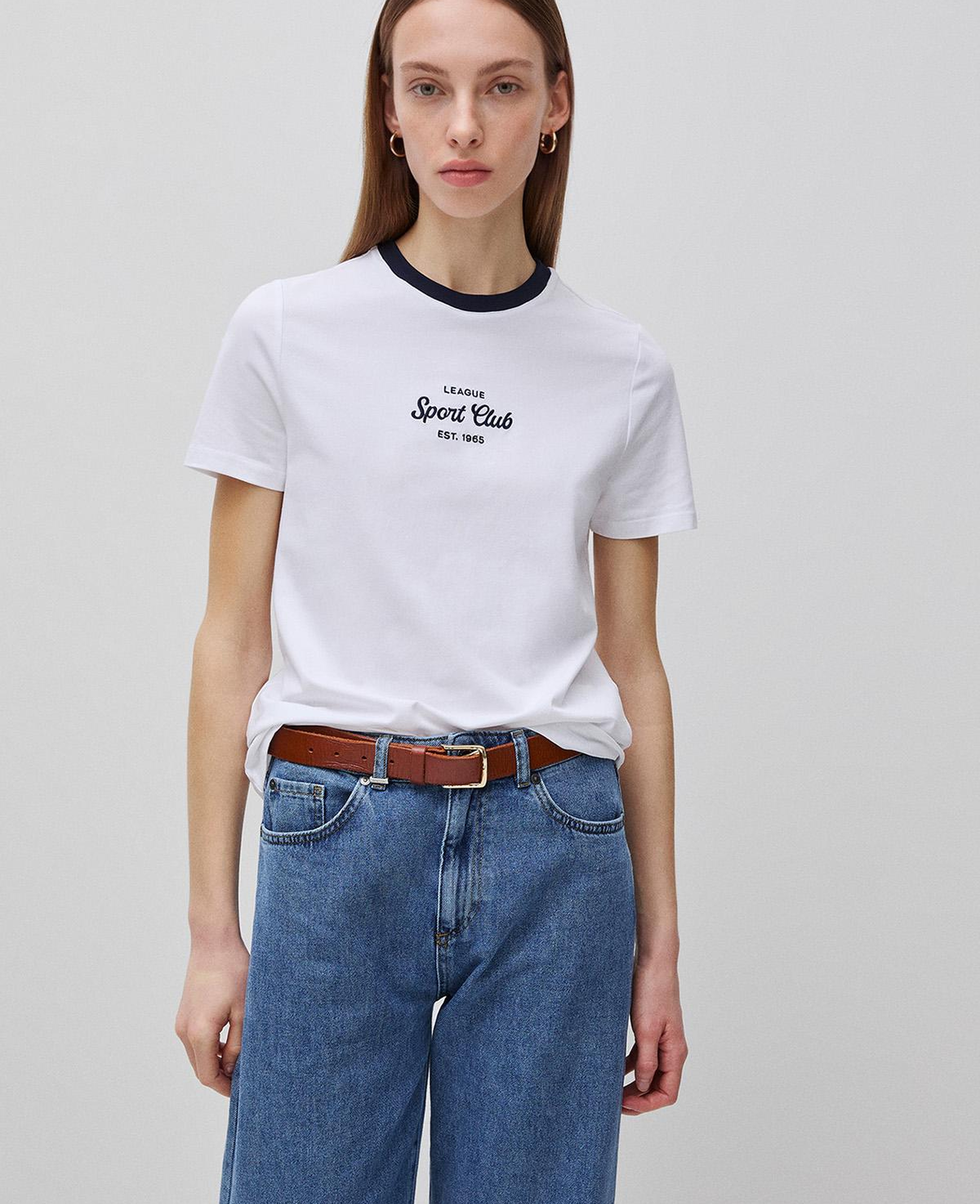 Kadın Beyaz Pamuk Karışımlı Önü İşlemeli Bisiklet Yaka T-Shirt