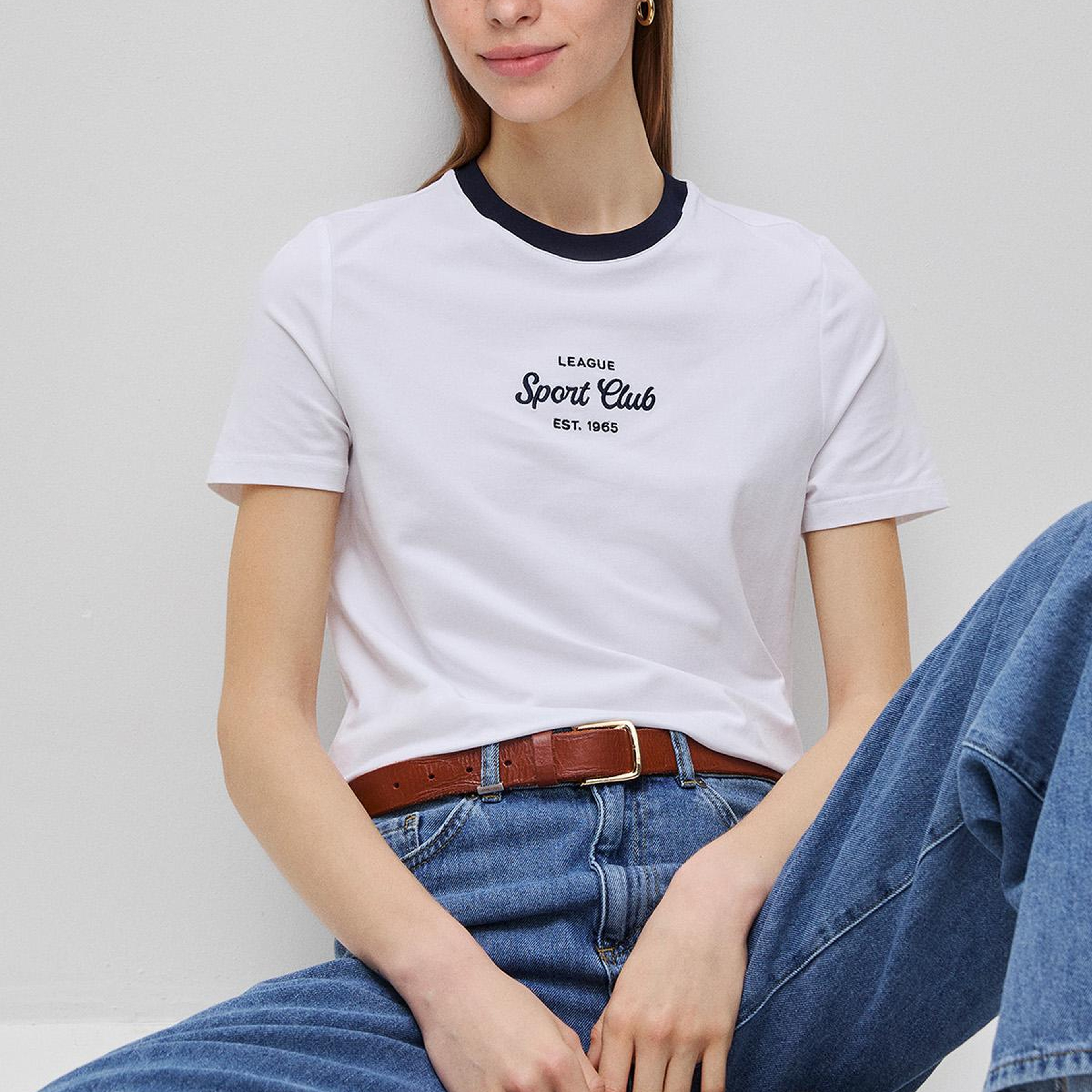 Kadın Beyaz Pamuk Karışımlı Önü İşlemeli Bisiklet Yaka T-Shirt