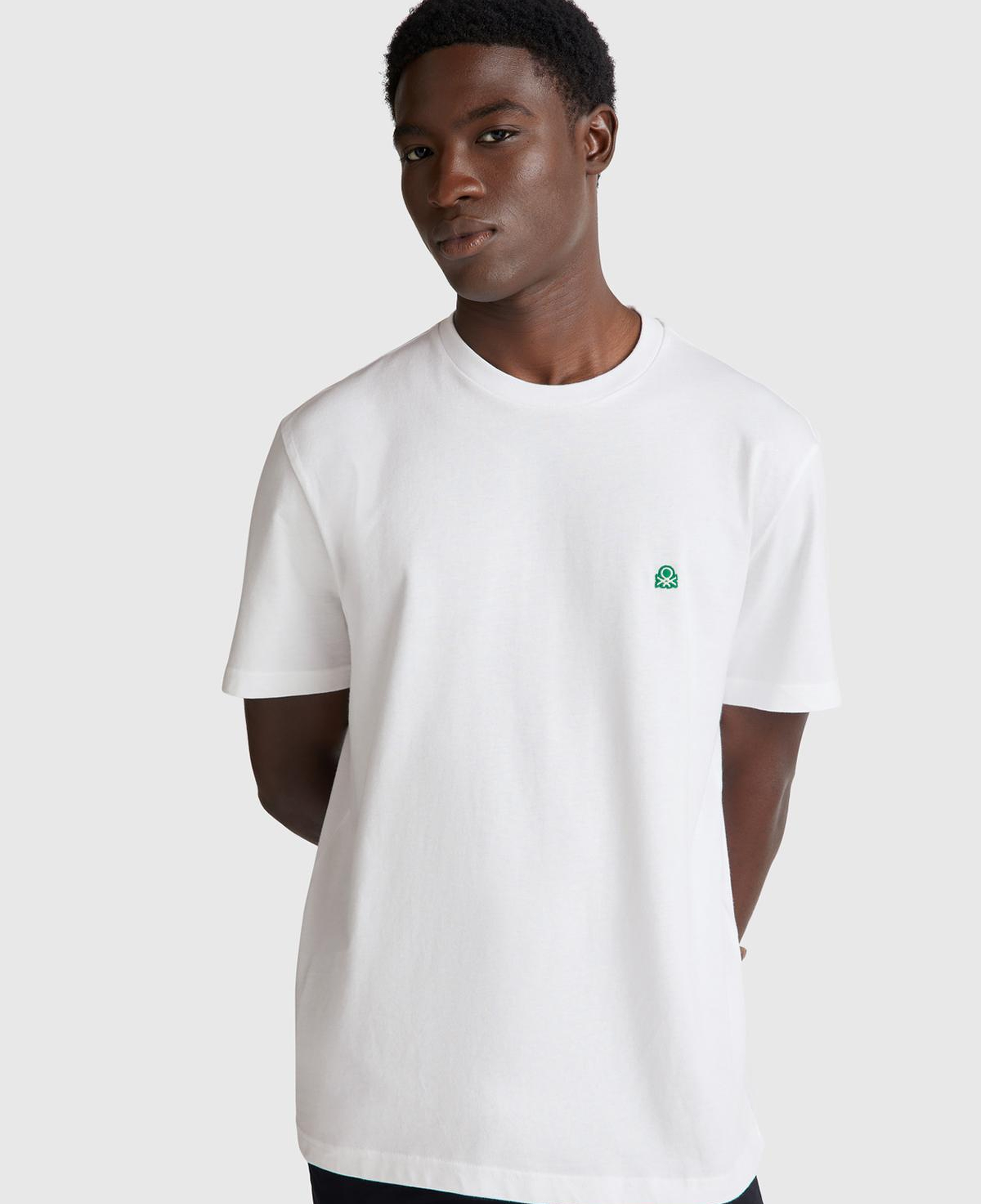 Erkek Beyaz %100 Koton Logolu Bisiklet Yaka T-Shirt
